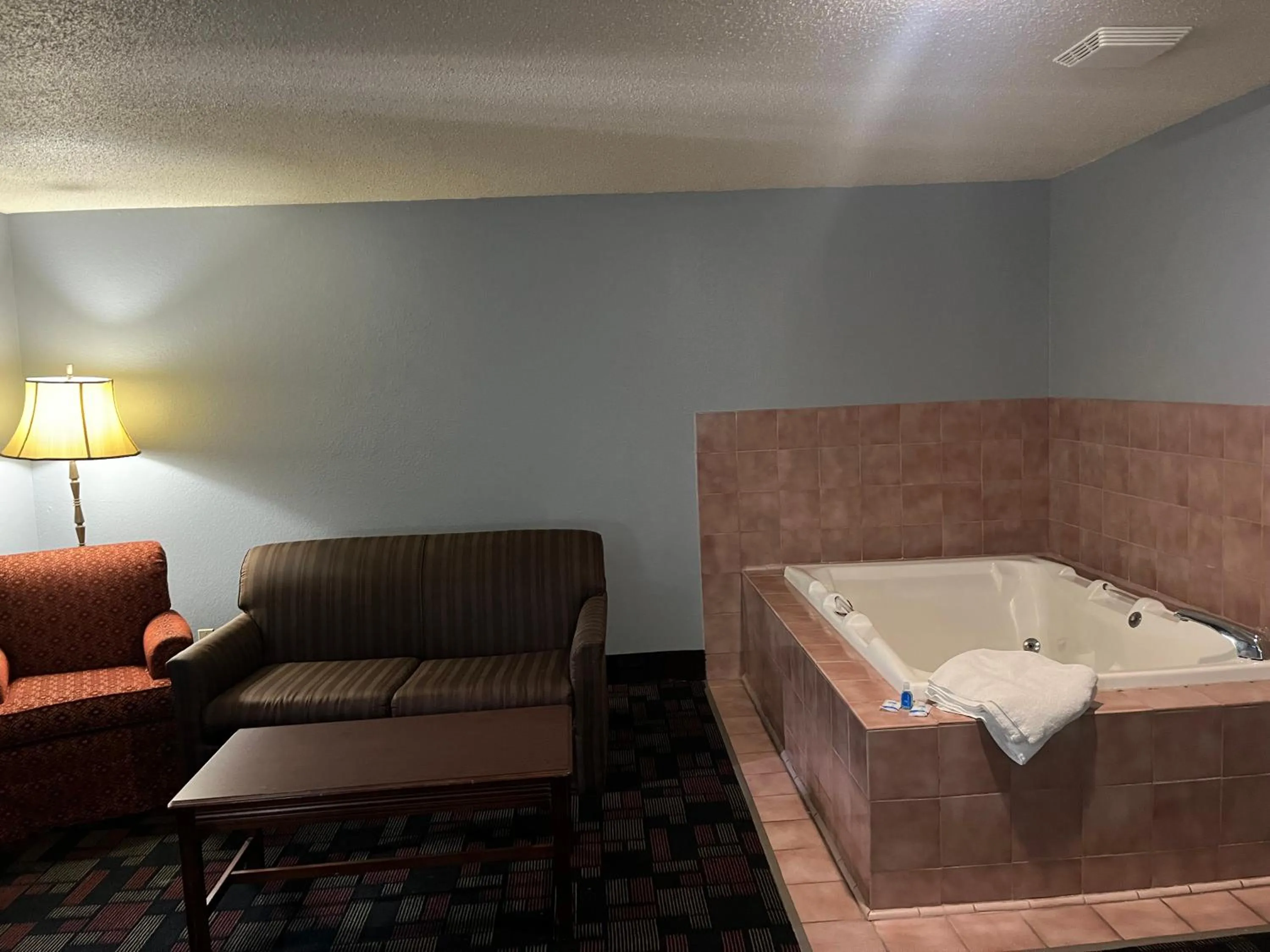 King Room - Non-Smoking in Rodeway Inn