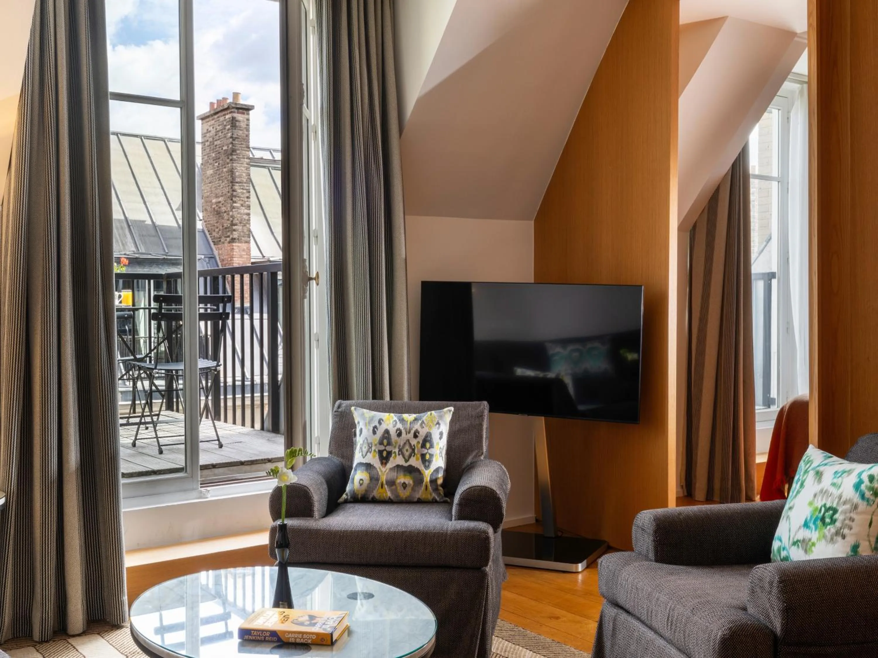 Prestige Suite in Hôtel Vernet Champs Elysées Paris