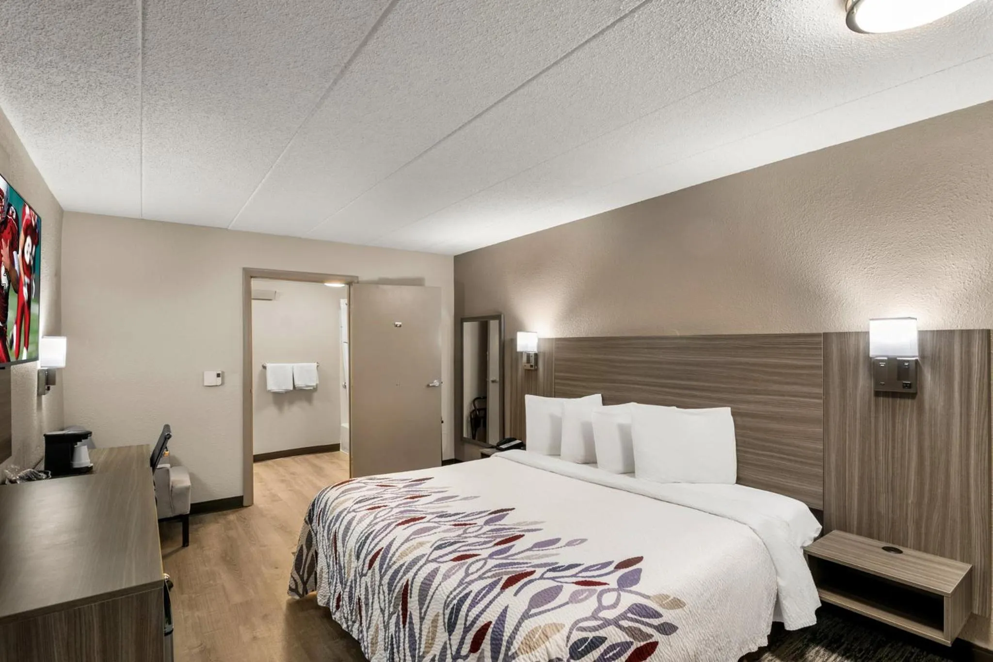 Superior King Room Disability Access Non-Smoking in Red Roof Inn Enfield