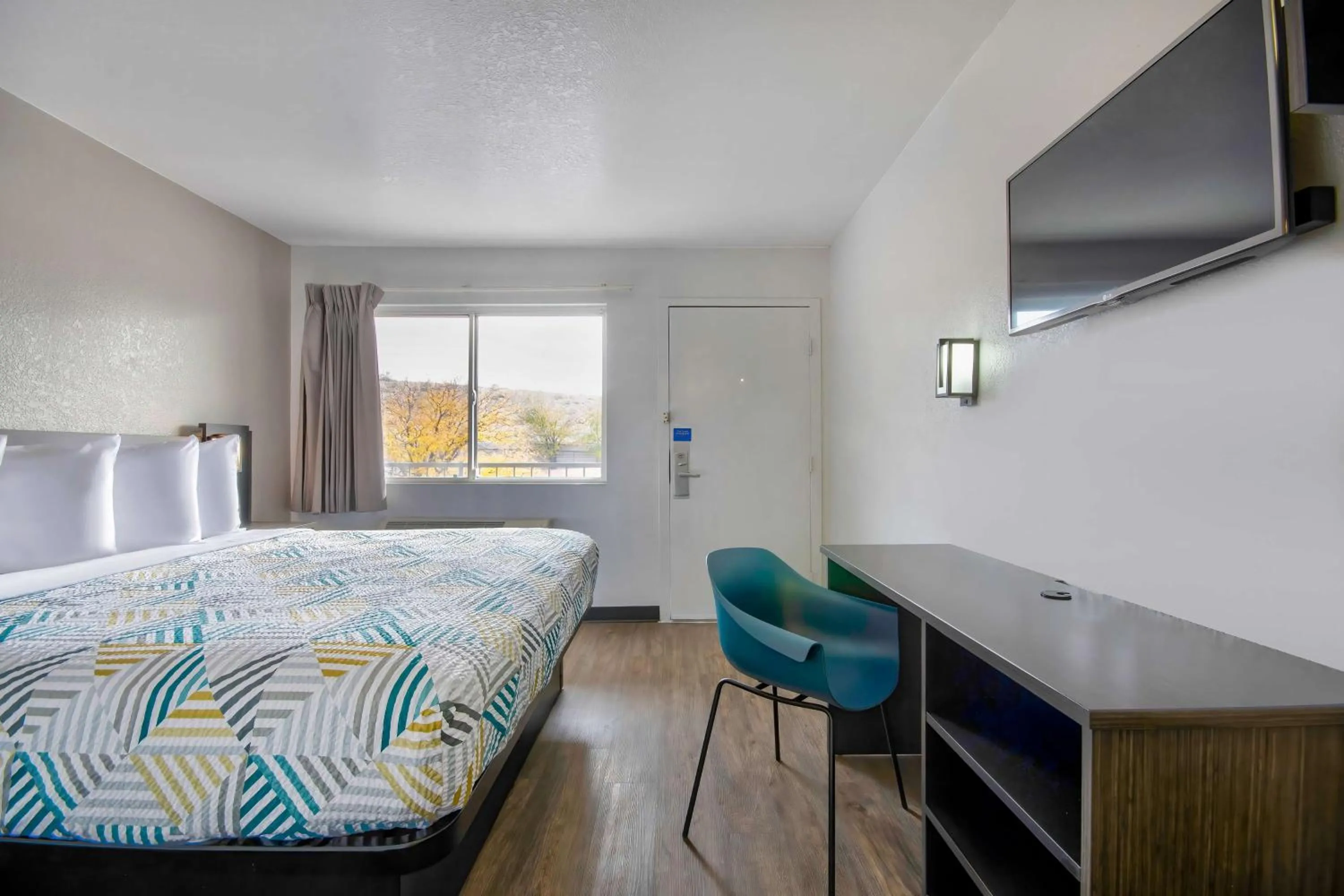 Standard King Room - single occupancy - Non-Smoking  in Studio 6 Albuquerque NM Midtown