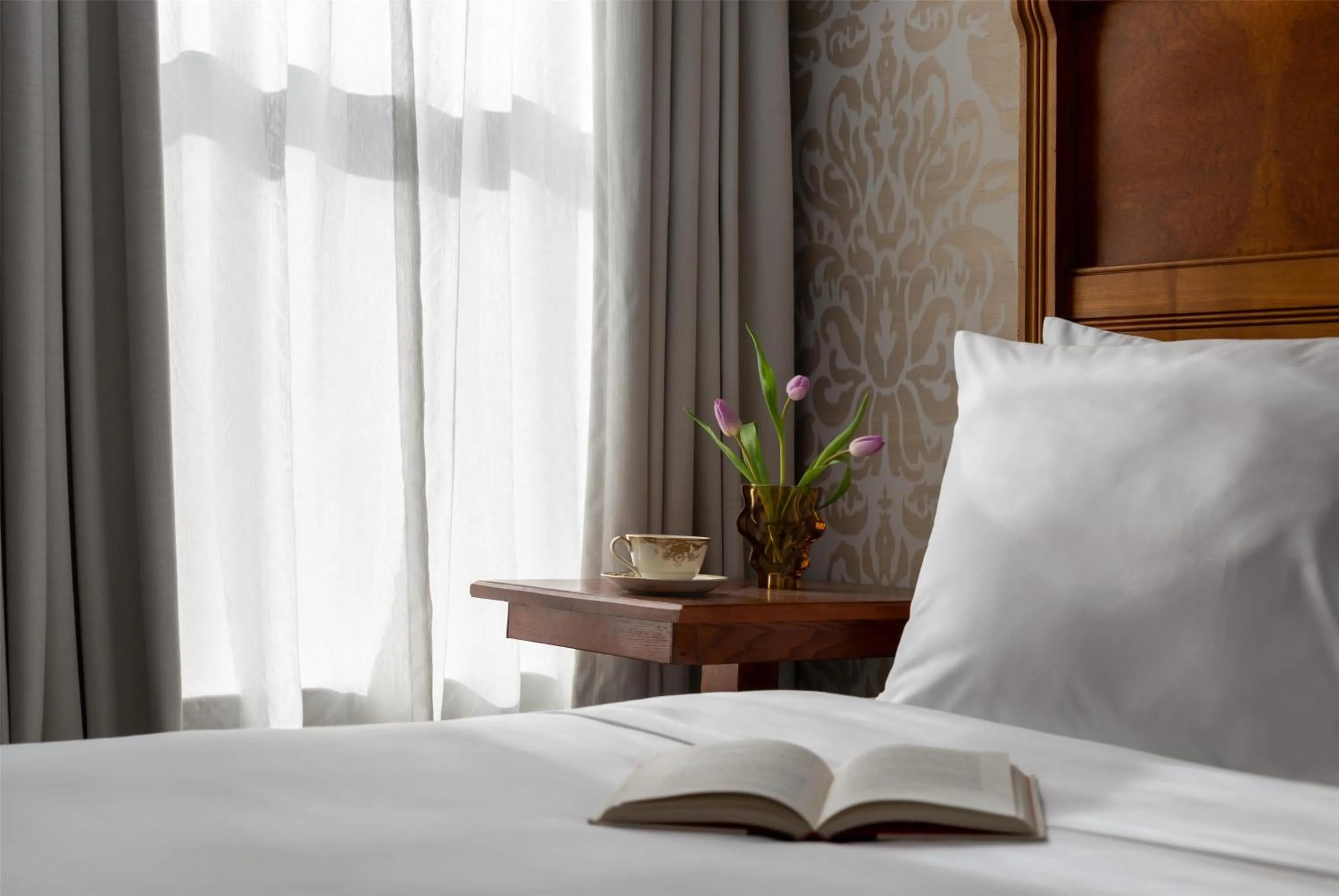 Queen Room with Whirlpool in National Hotel Jackson, Tapestry Collection by Hilton