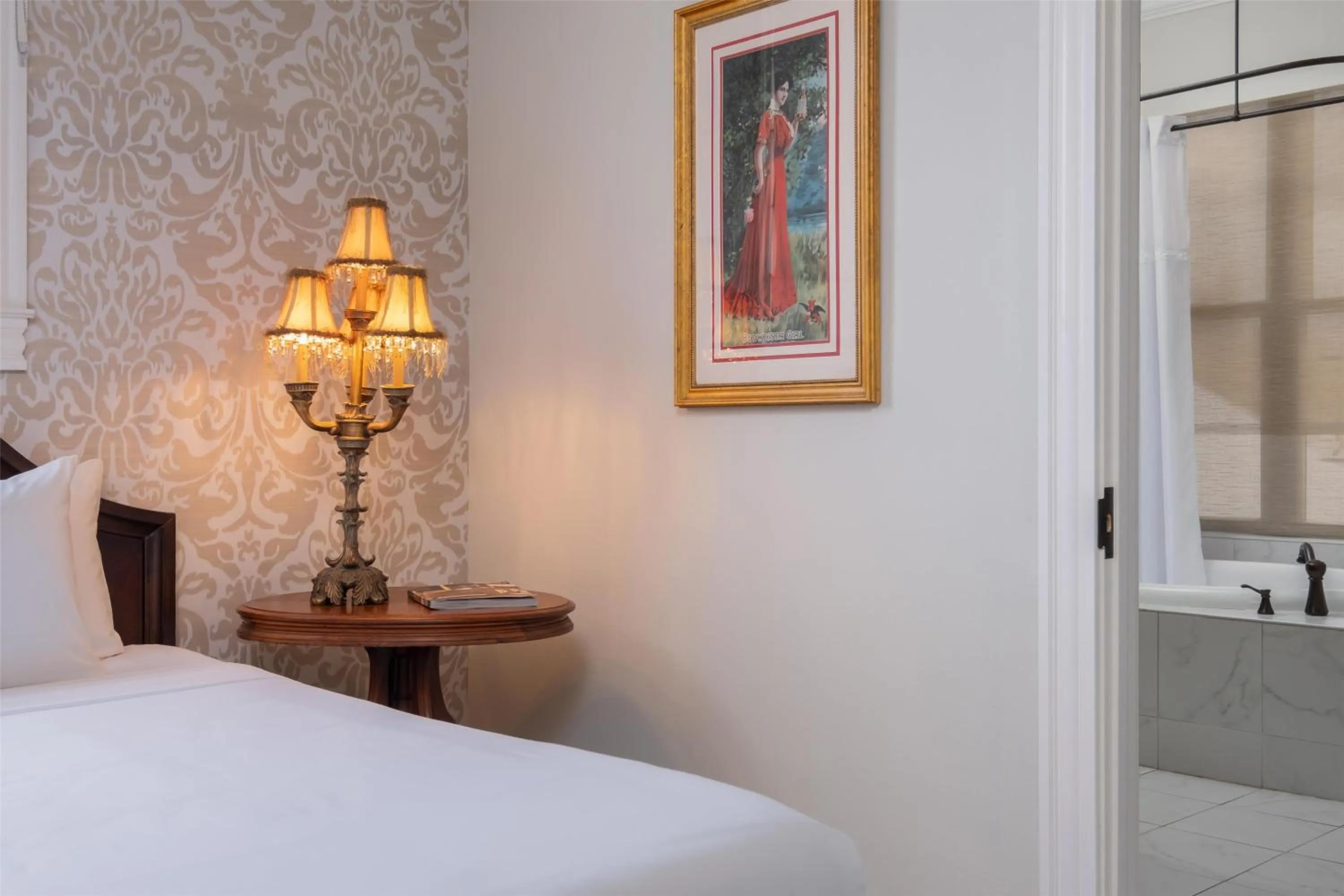 Deluxe King Room with Bath Tub in National Hotel Jackson, Tapestry Collection by Hilton