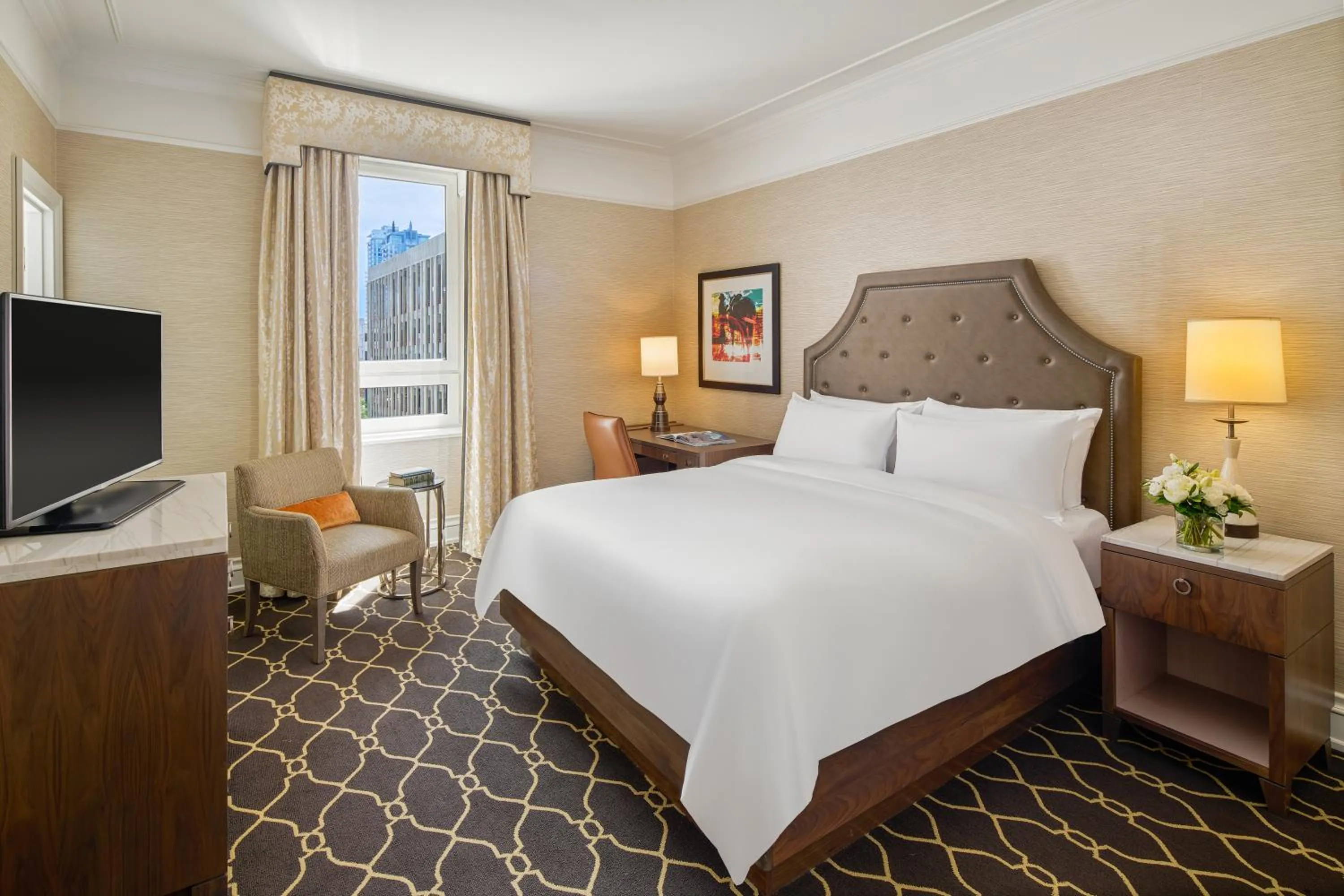 Queen Room with City or Courtyard View in Fairmont Palliser