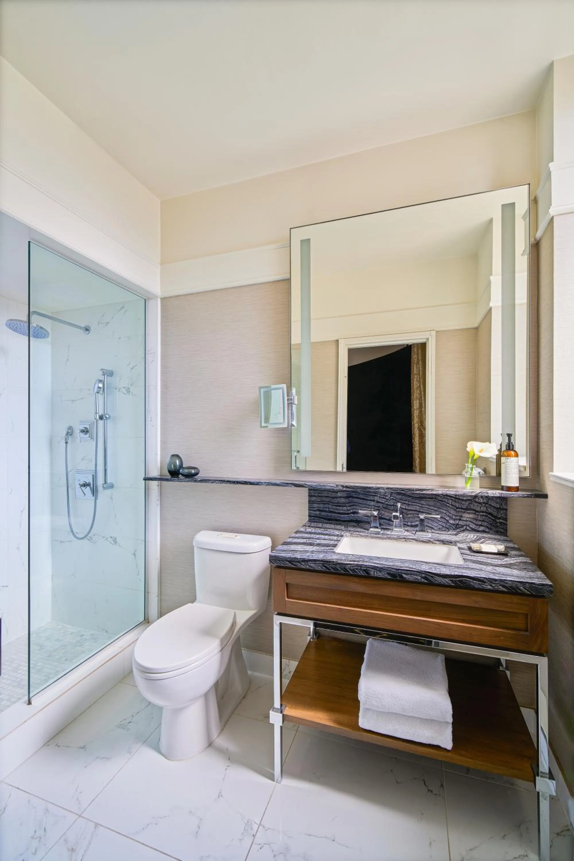 Deluxe Double Room with Two Double Beds and City or Courtyard View in Fairmont Palliser