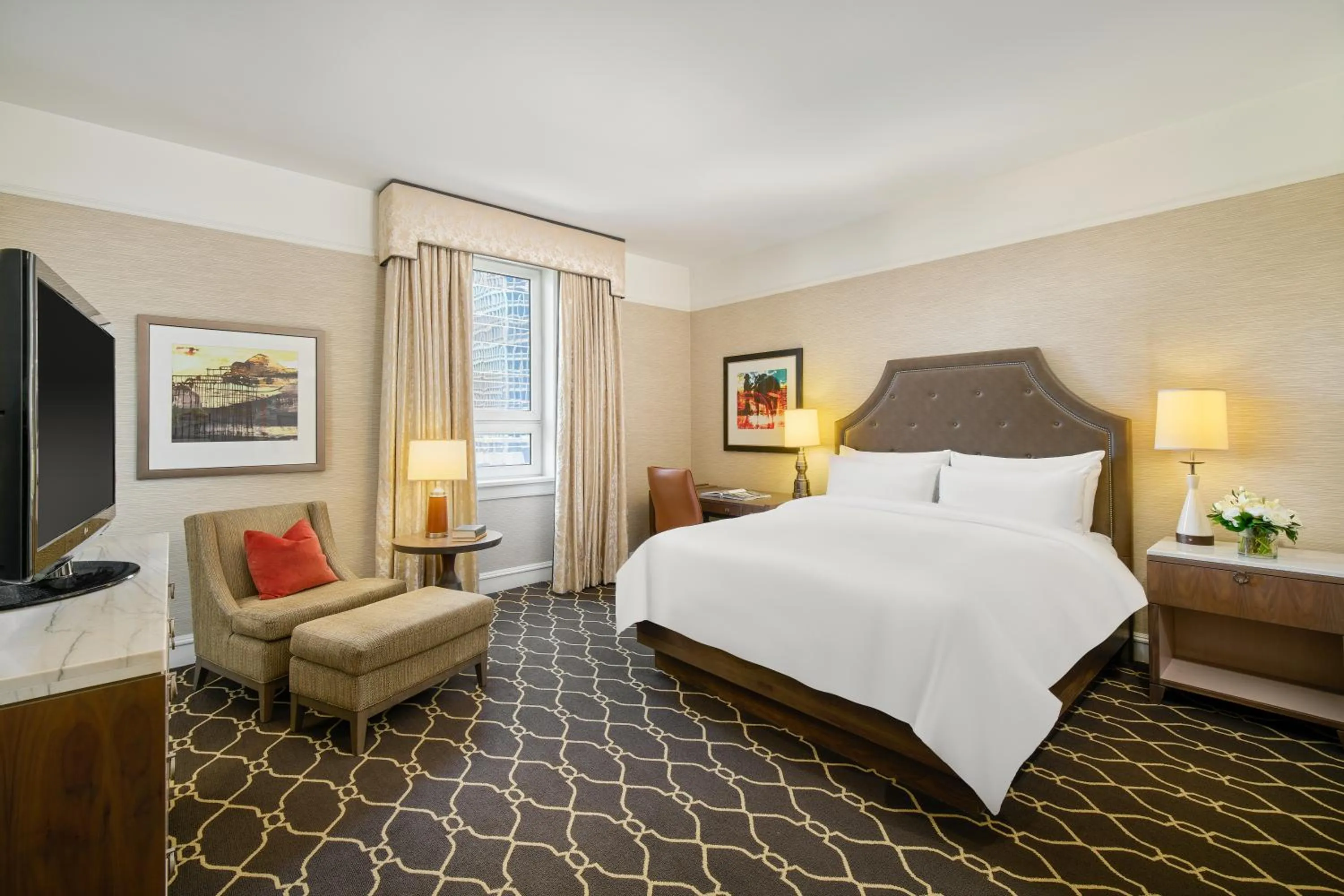 Deluxe King Room with City or Courtyard View in Fairmont Palliser