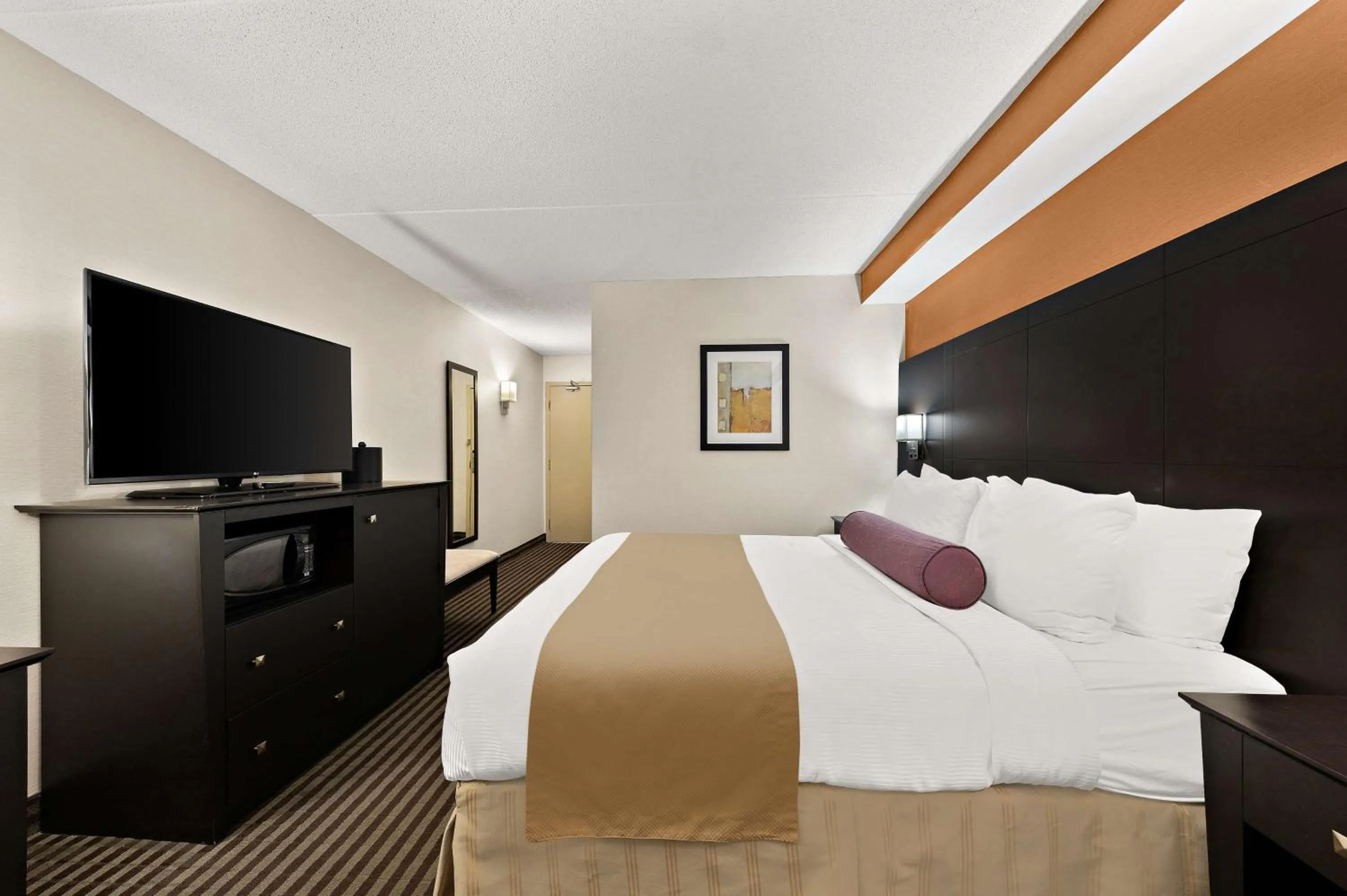 King Room - Disability Access in Best Western Plus Toronto North York Hotel & Suites