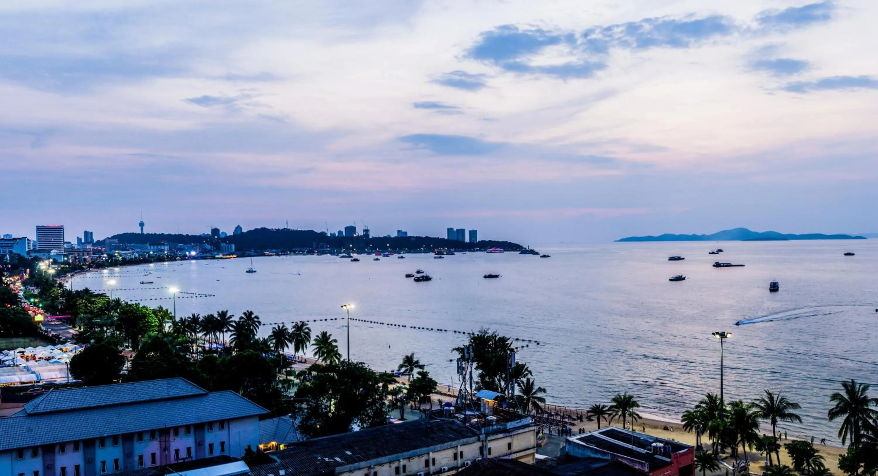 Corner Suite with Sea View in Hotel Selection Pattaya