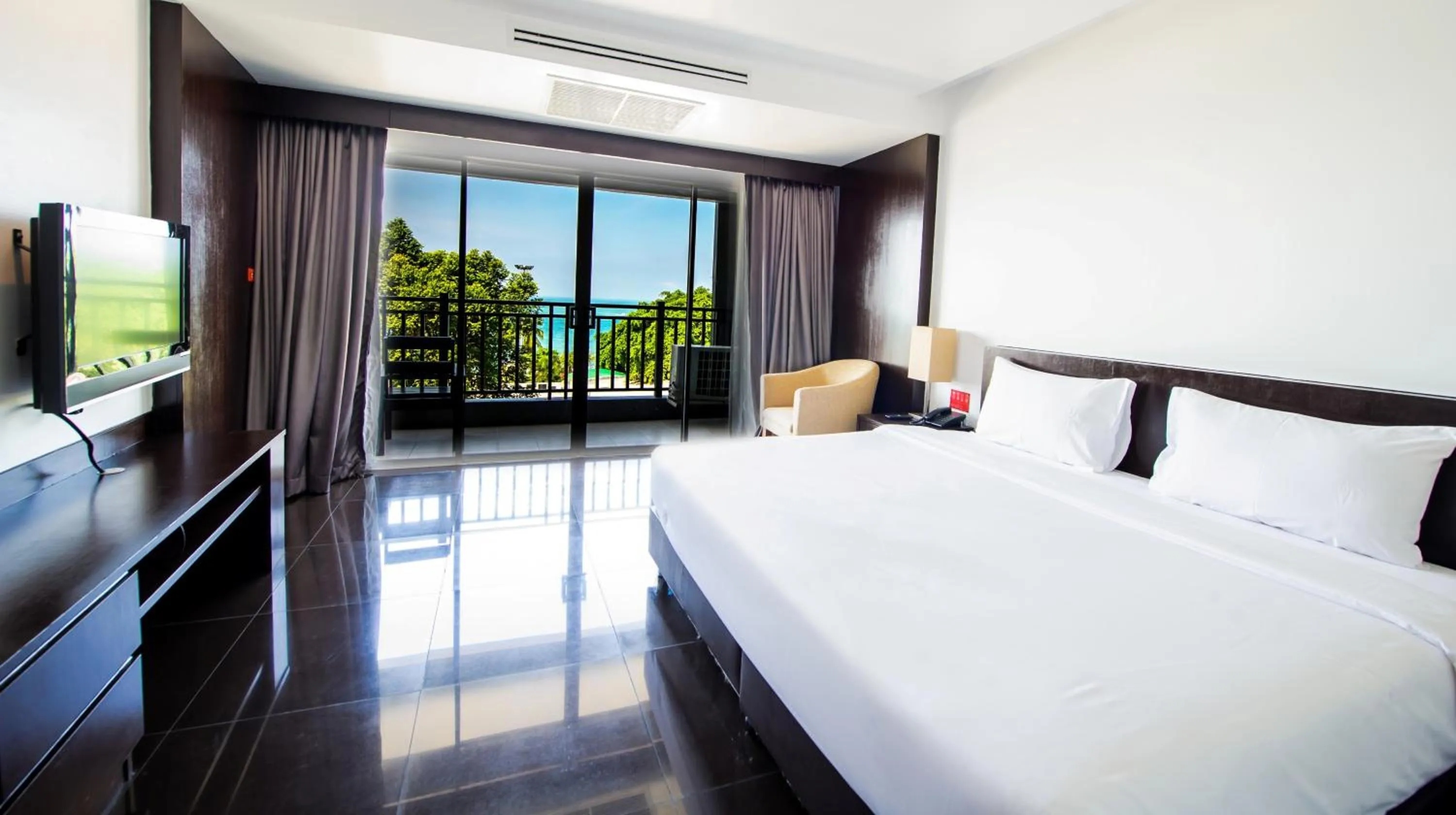 Executive Suite with Sea View in Hotel Selection Pattaya (SHA Plus)