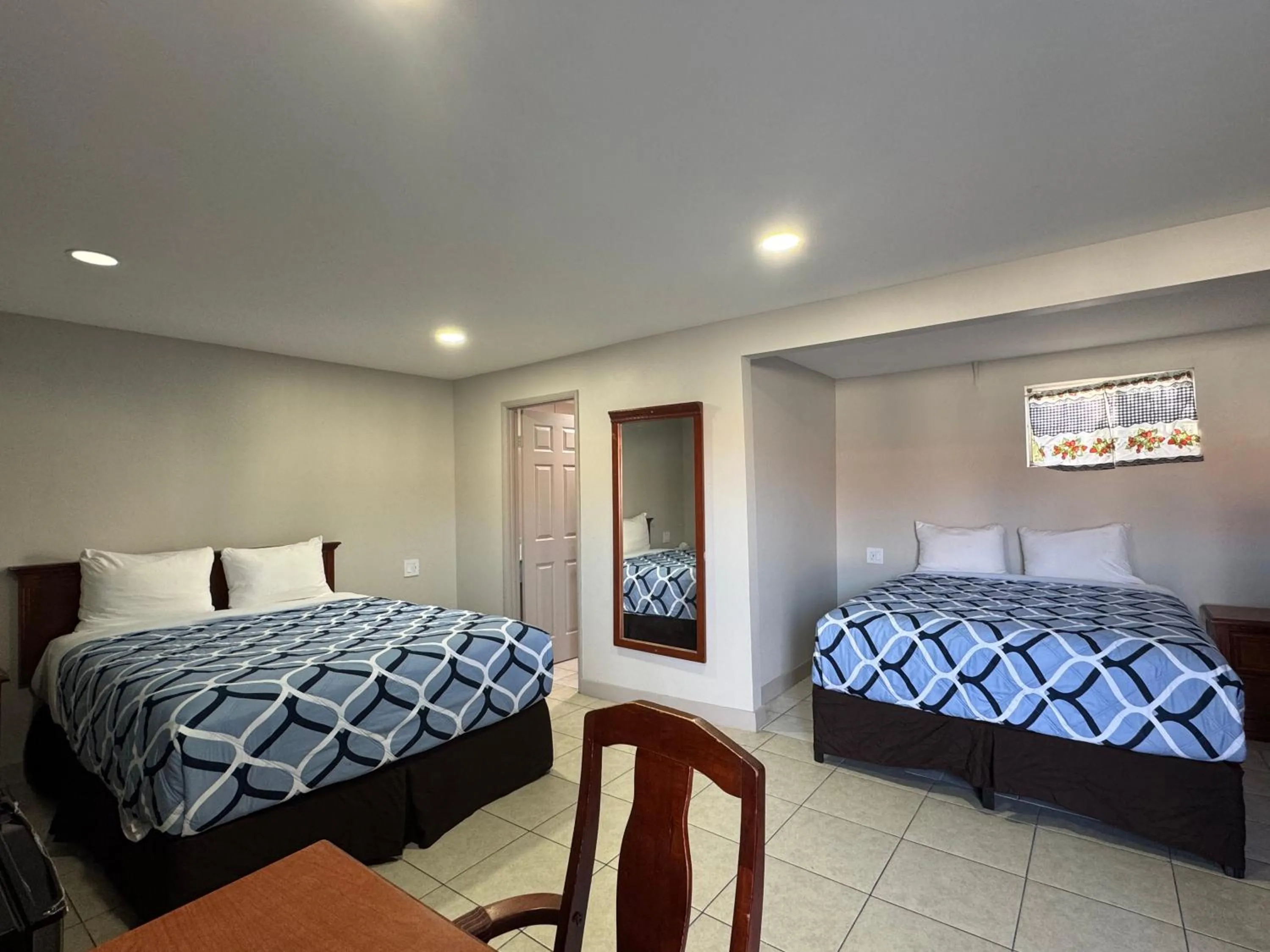 Queen Room with Two Queen Beds - Accessible/Non-Smoking  in Rodeway Inn Ventura Midtown