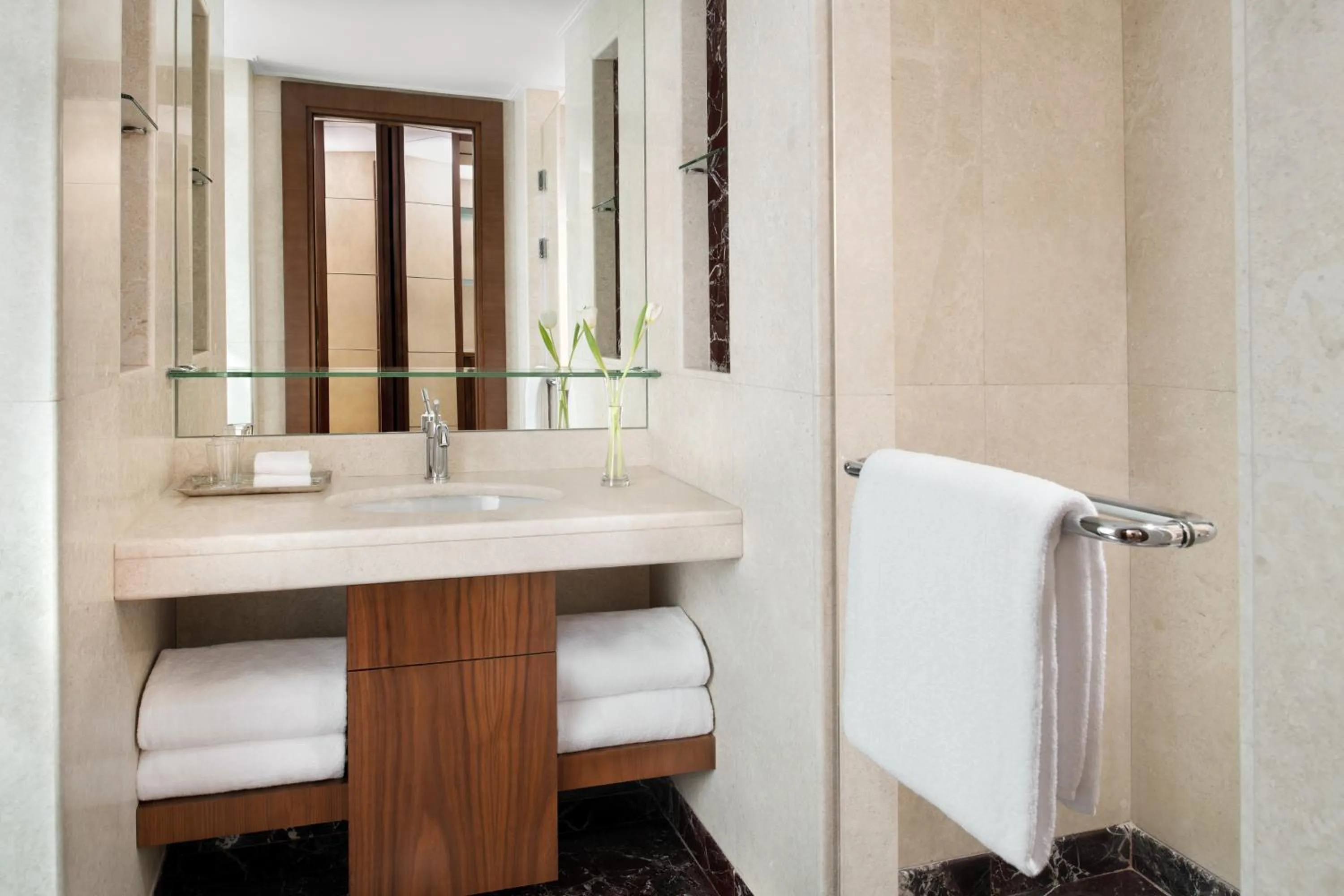 Classic Queen Room in InterContinental Al Khobar by IHG