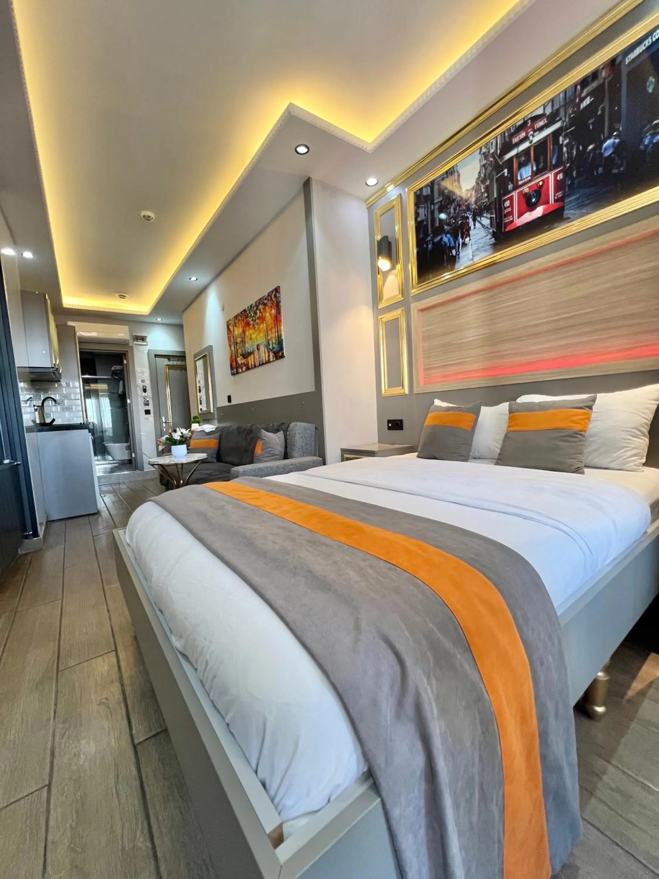 Deluxe Double Room with Balcony in Taksim Larissa hotel suites