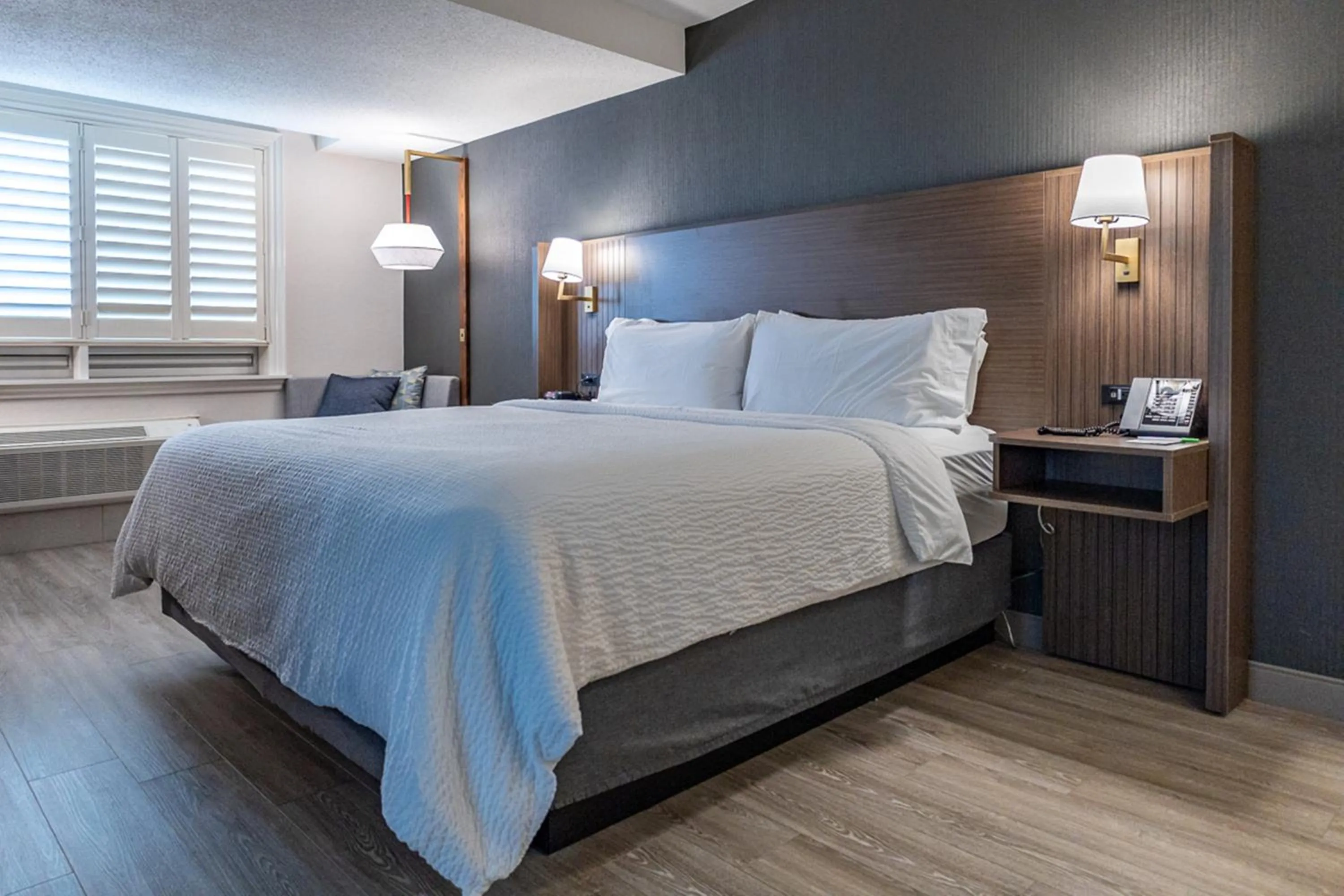 Standard King Room in Holiday Inn Hotel & Suites St.Catharines-Niagara by IHG