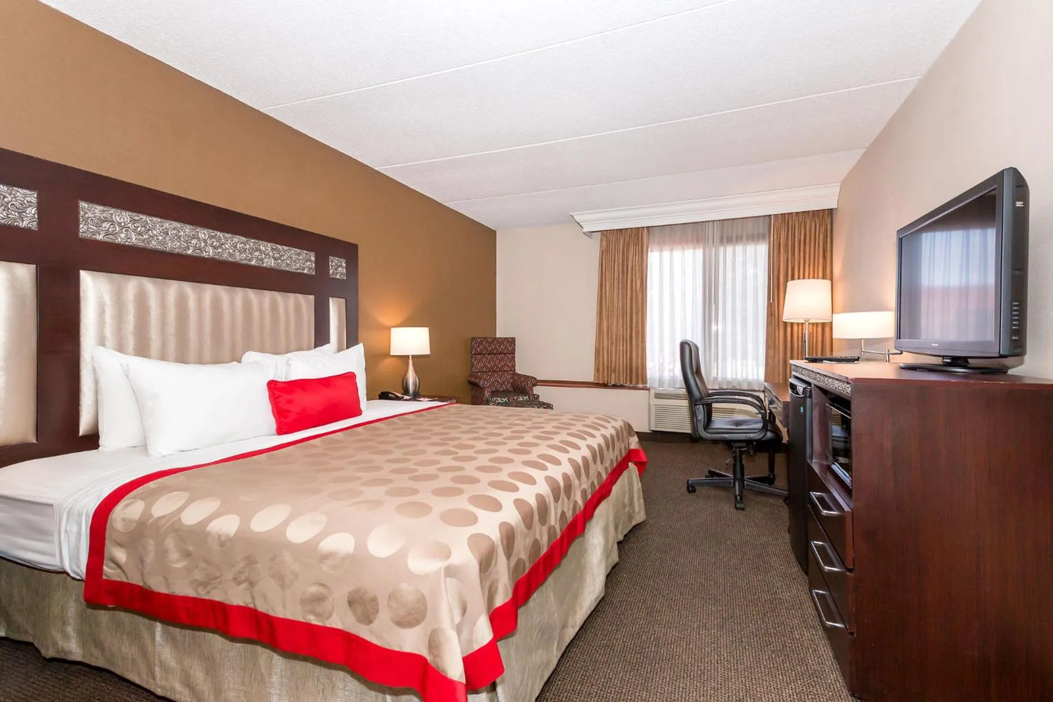 King Room - Non-Smoking in Ramada by Wyndham Plymouth Hotel & Conference Center