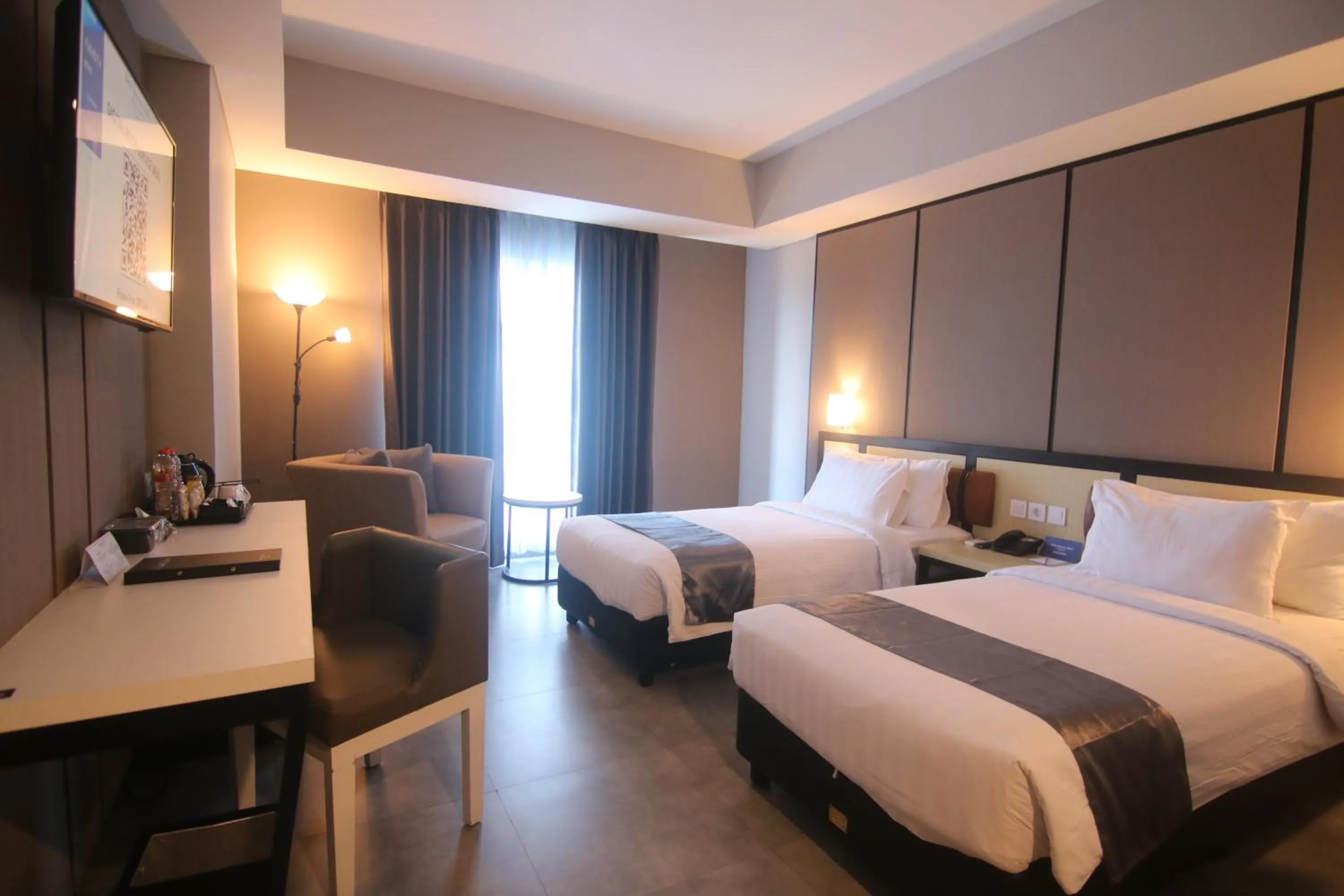 Deluxe Twin Room - Smoking in BeSS Mansion Hotel Surabaya