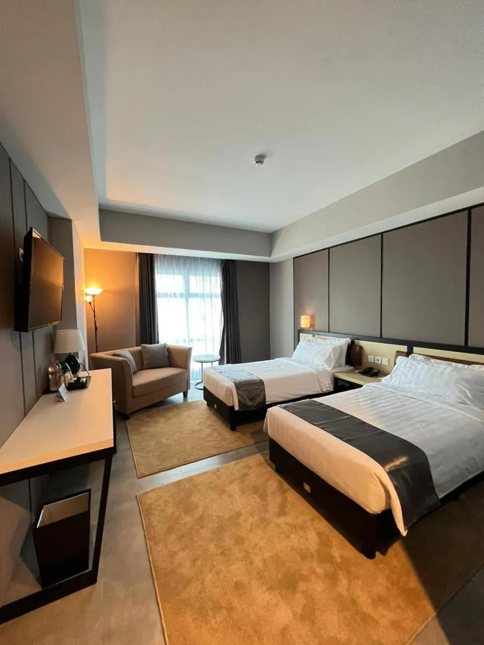 Executive Twin Room in BeSS Mansion Hotel Surabaya