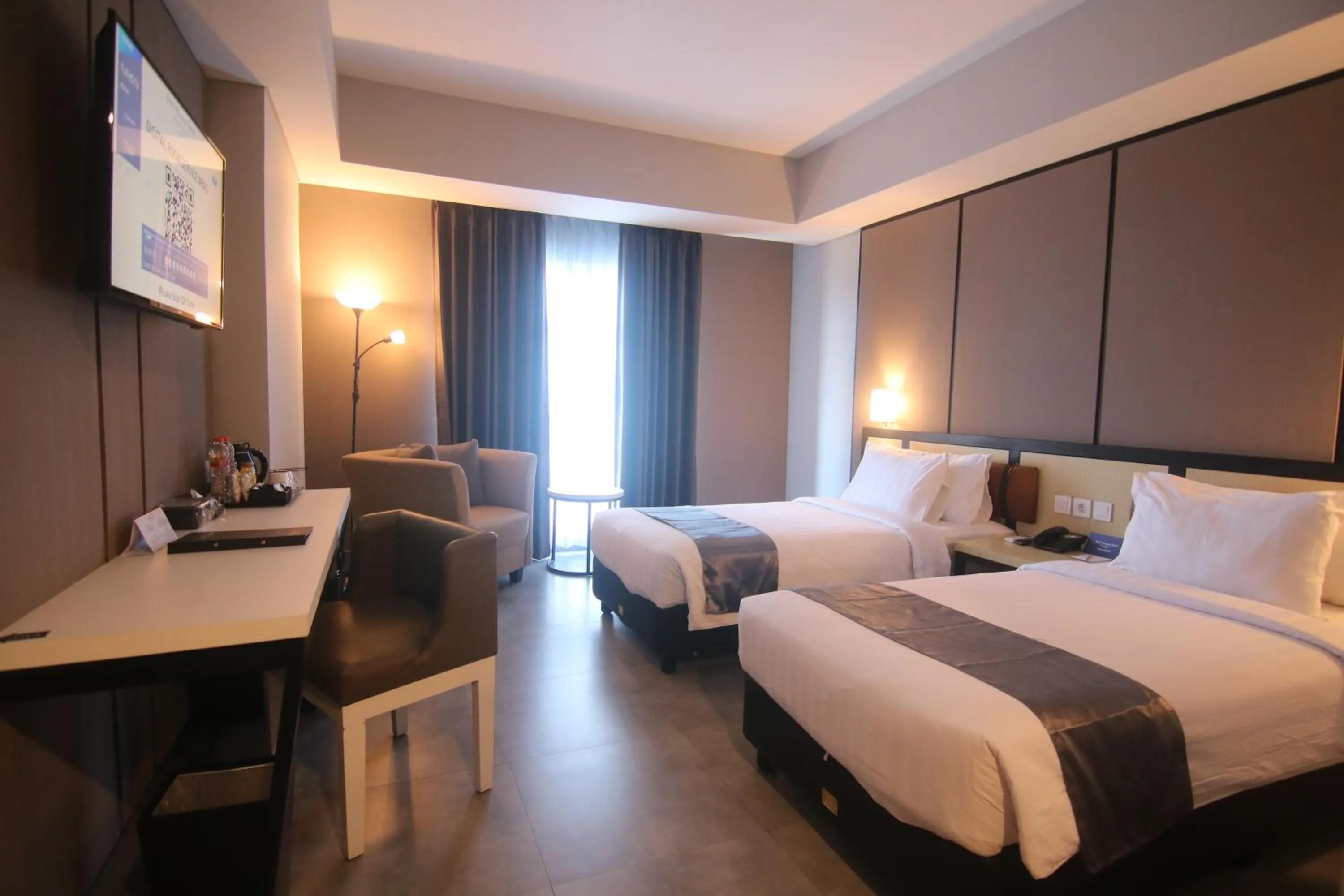 Superior Twin Room - Smoking in BeSS Mansion Hotel Surabaya