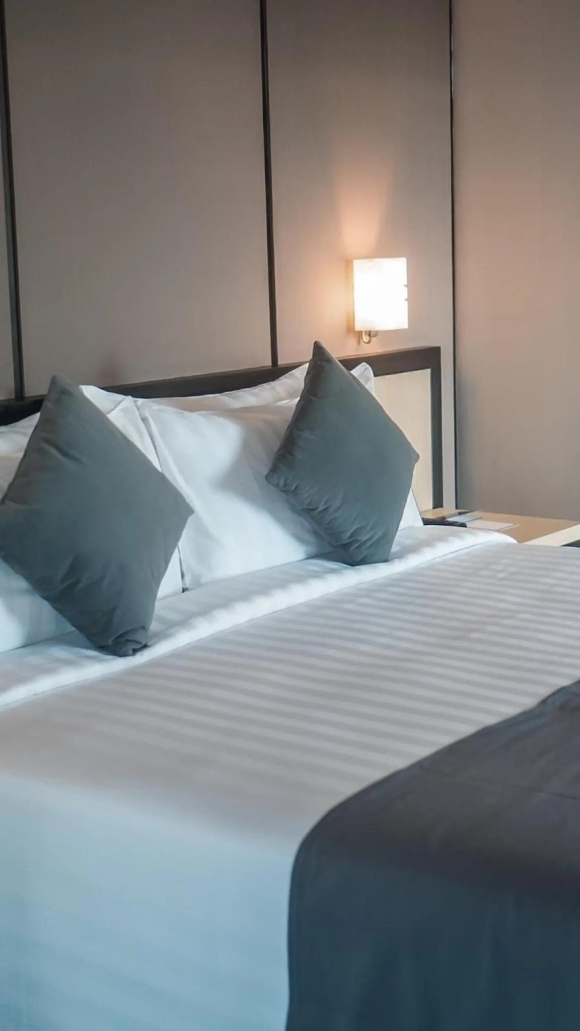 Deluxe King Room - Smoking in BeSS Mansion Hotel Surabaya