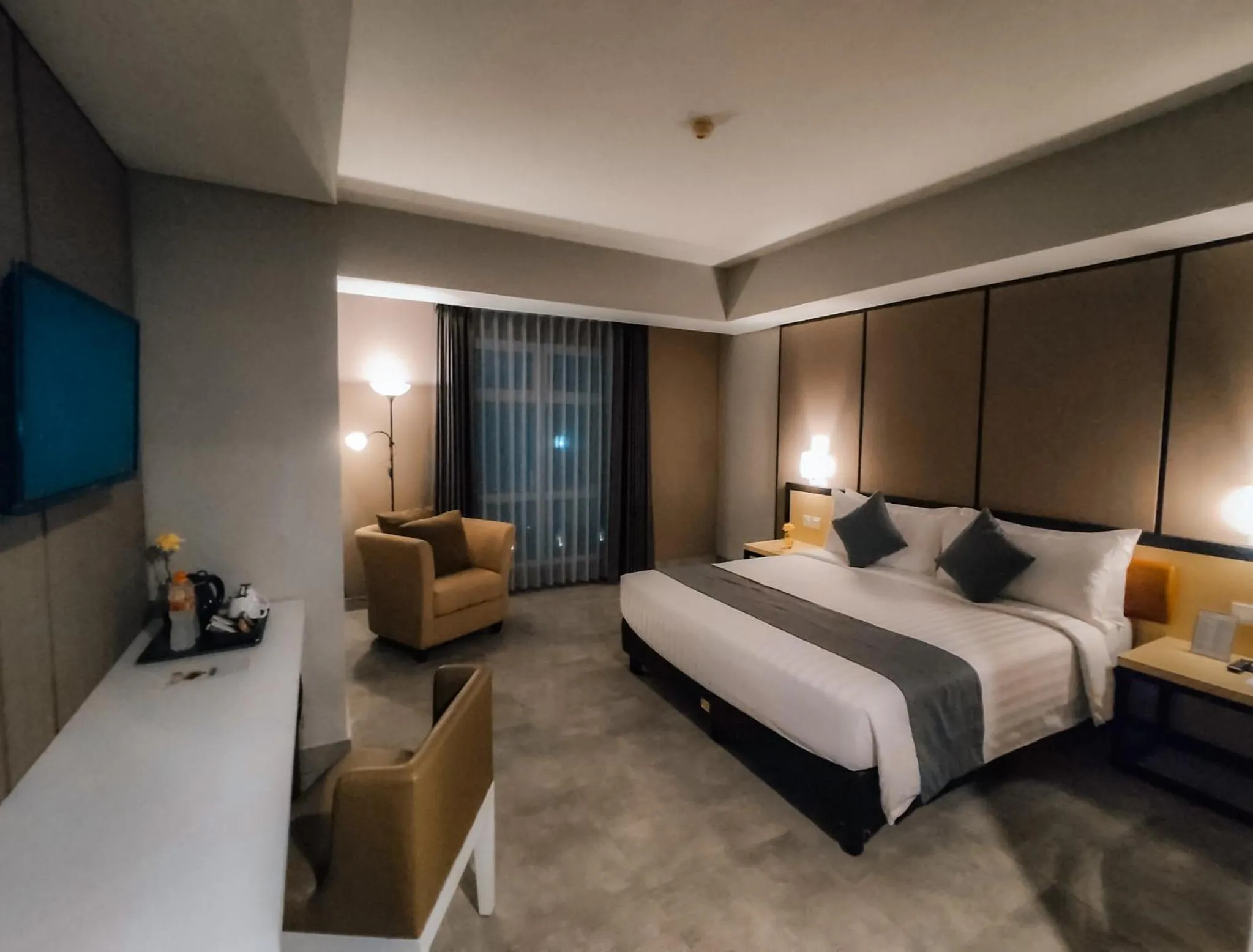 Superior King Room - Smoking in BeSS Mansion Hotel Surabaya