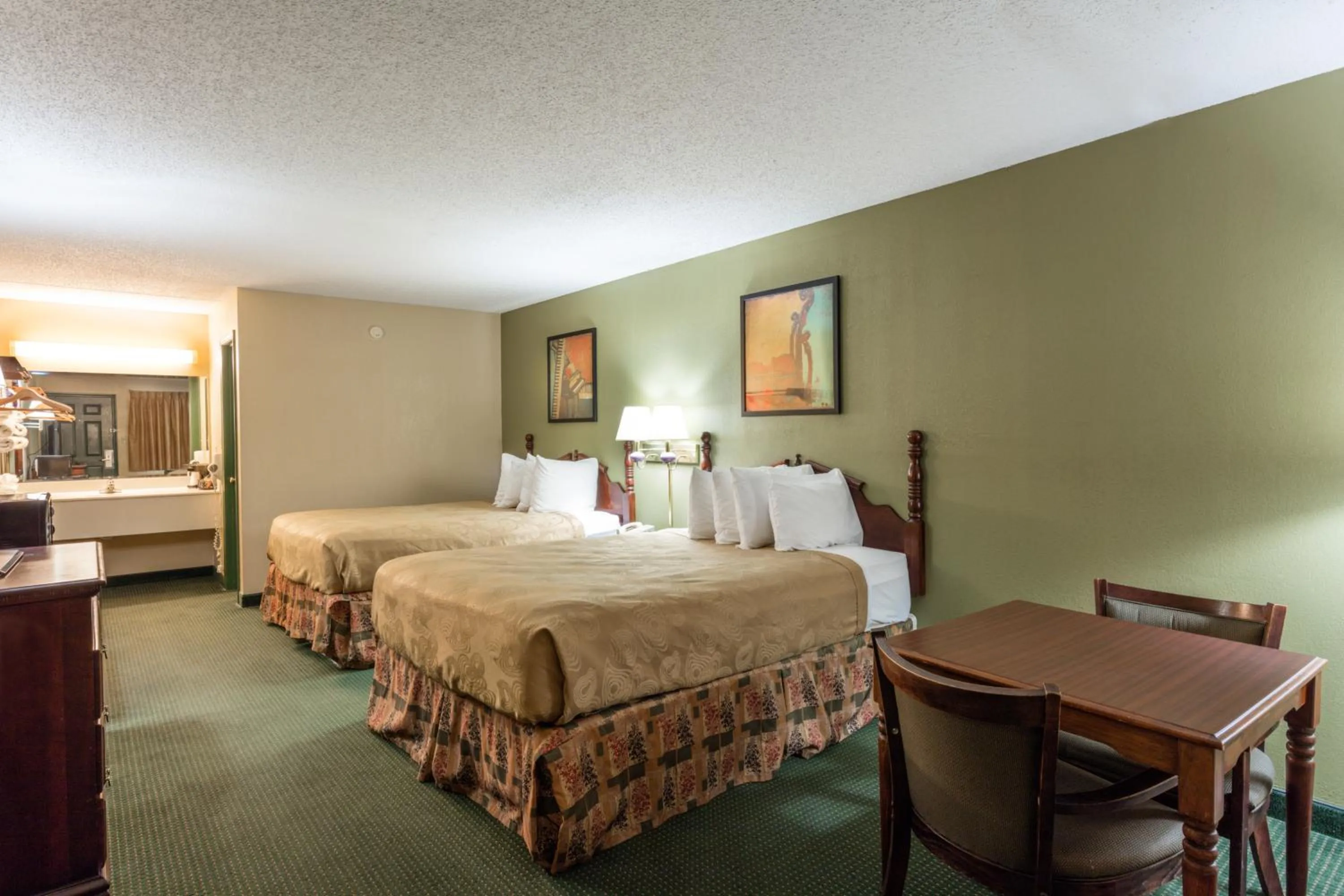 Two Queen Beds Value- Upstairs in Angel Inn Near IMAX, a Travelodge by Wyndham