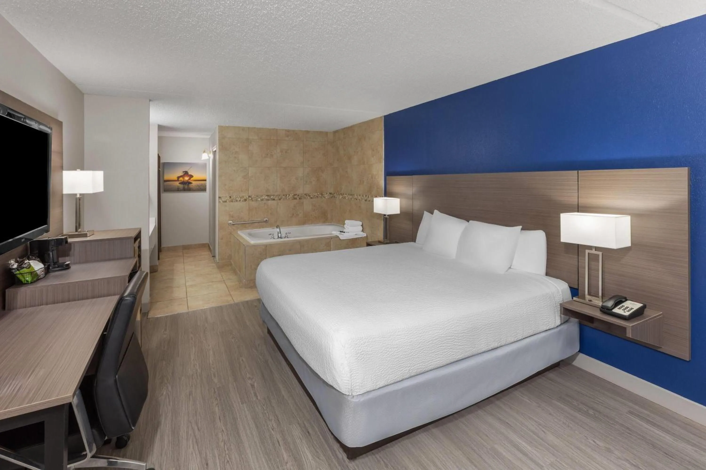 Superior King Room - First Floor - Non-Smoking in Angel Inn Near IMAX, a Travelodge by Wyndham