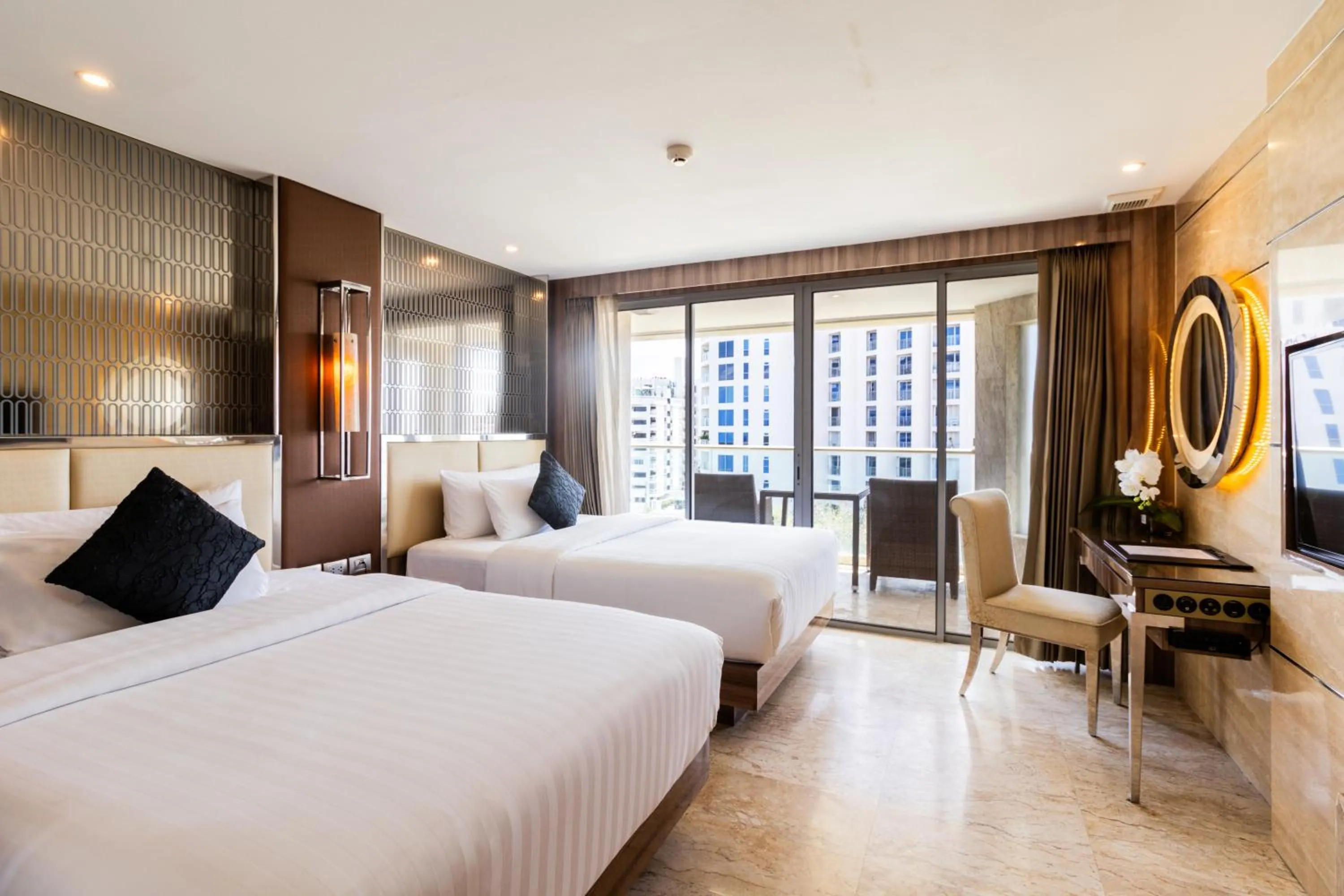 Deluxe Twin Room with Balcony and City View - Non-Smoking in The Sanctuary Resort Pattaya, BW Signature Collection