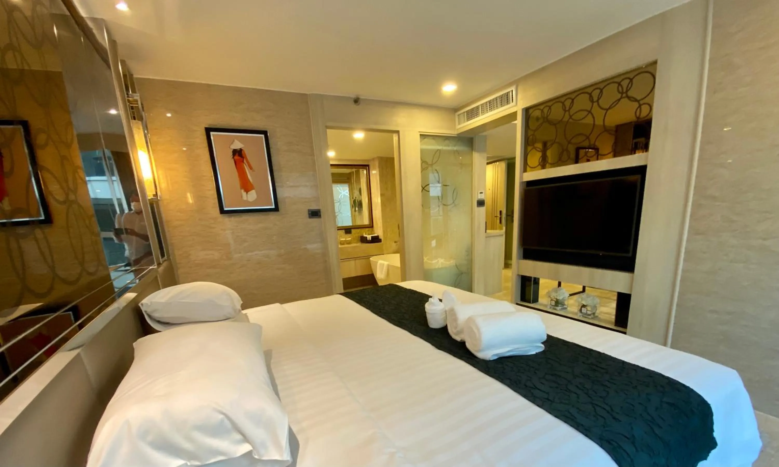 Junior King Suite with Balcony and City View - Non-Smoking in The Sanctuary Resort Pattaya, BW Signature Collection