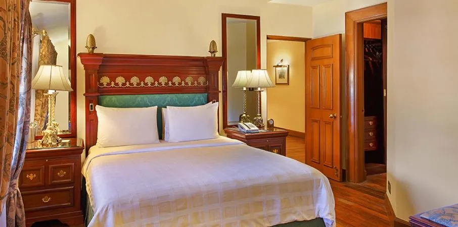 Deluxe Suite in The Oberoi Cecil