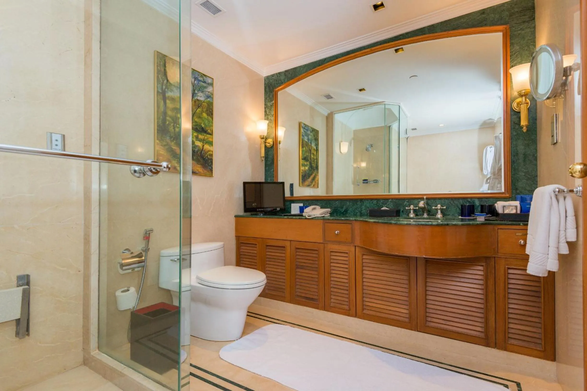 Deluxe Suite with Private Balcony and Two Ways Airport Transfers in The Oberoi Bengaluru