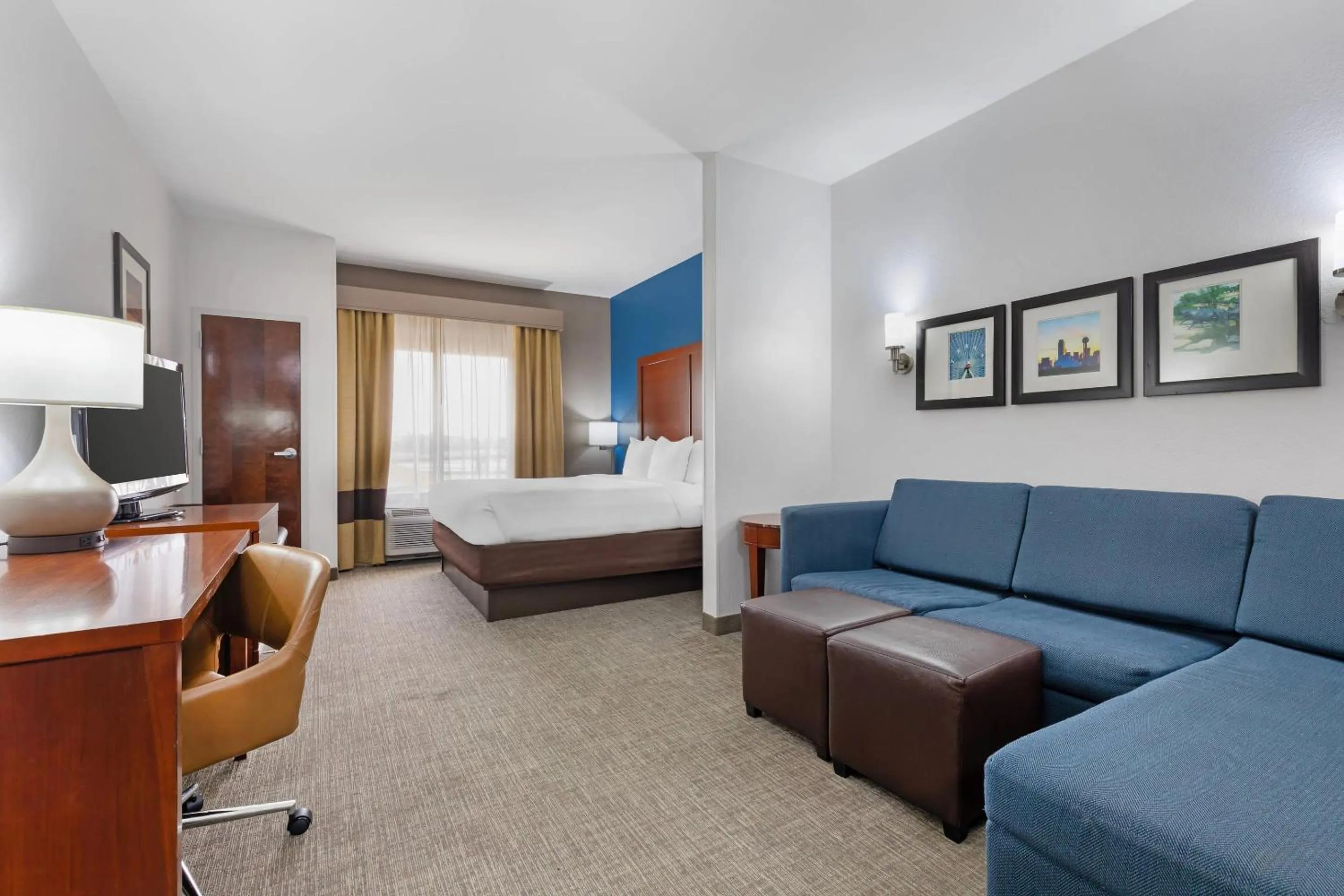 King Suite in Comfort Suites DFW N-Grapevine