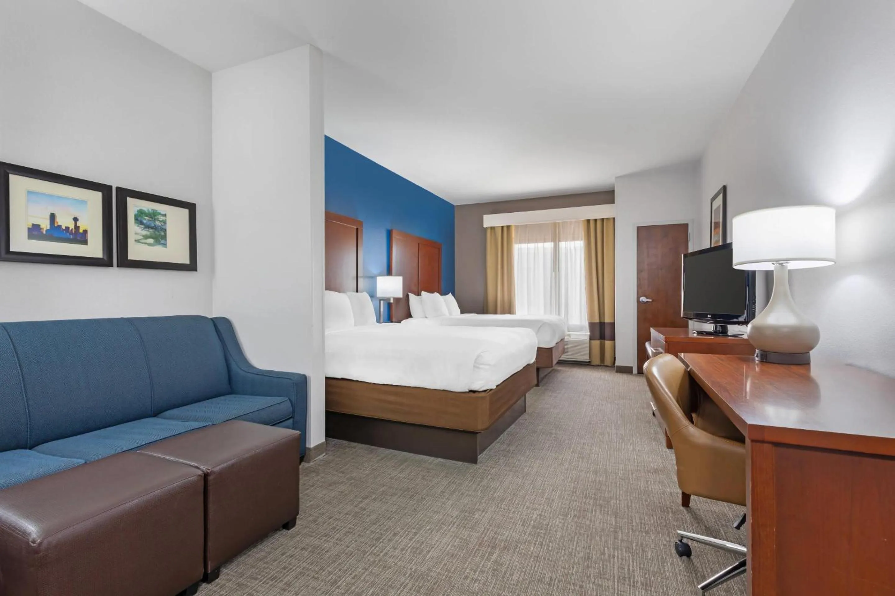 Queen Suite with Two Queen Beds and Sofa Bed - Non-Smoking in Comfort Suites DFW N-Grapevine