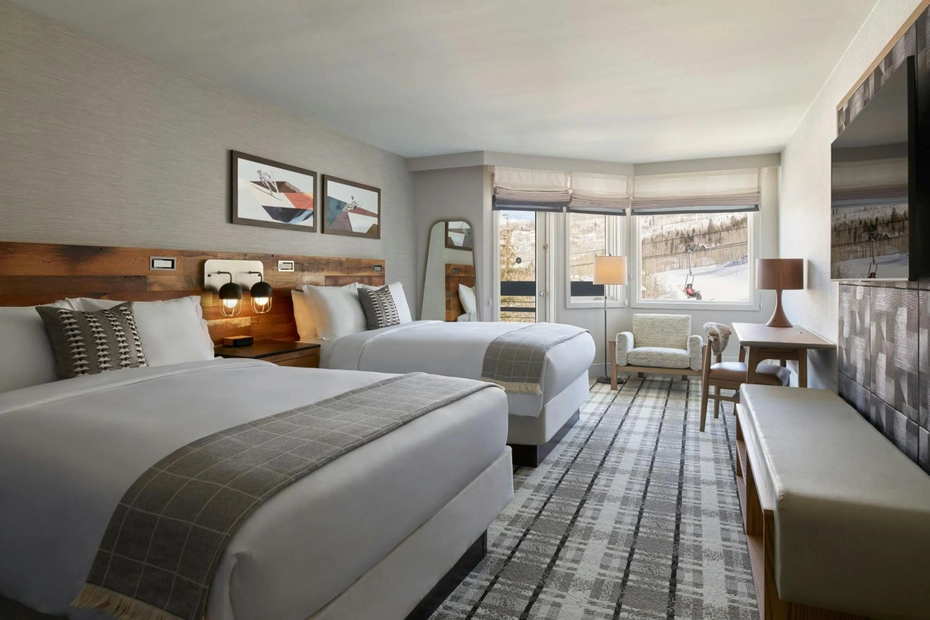 Deluxe Queen Room with Two Queen Beds, Balcony and Mountain View in Viewline Resort Snowmass, Autograph Collection
