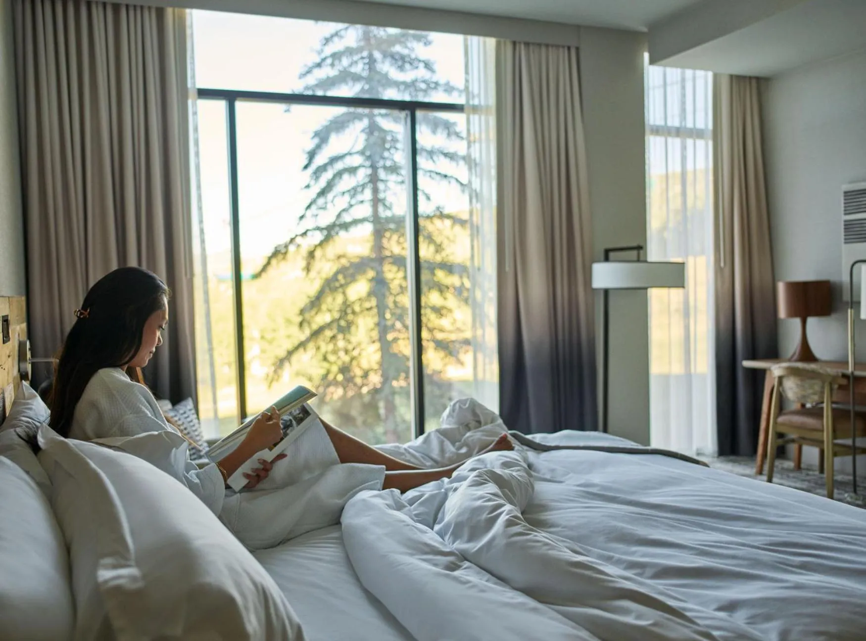 One-Bedroom Premium King Suite with Mountain View in Viewline Resort Snowmass, Autograph Collection