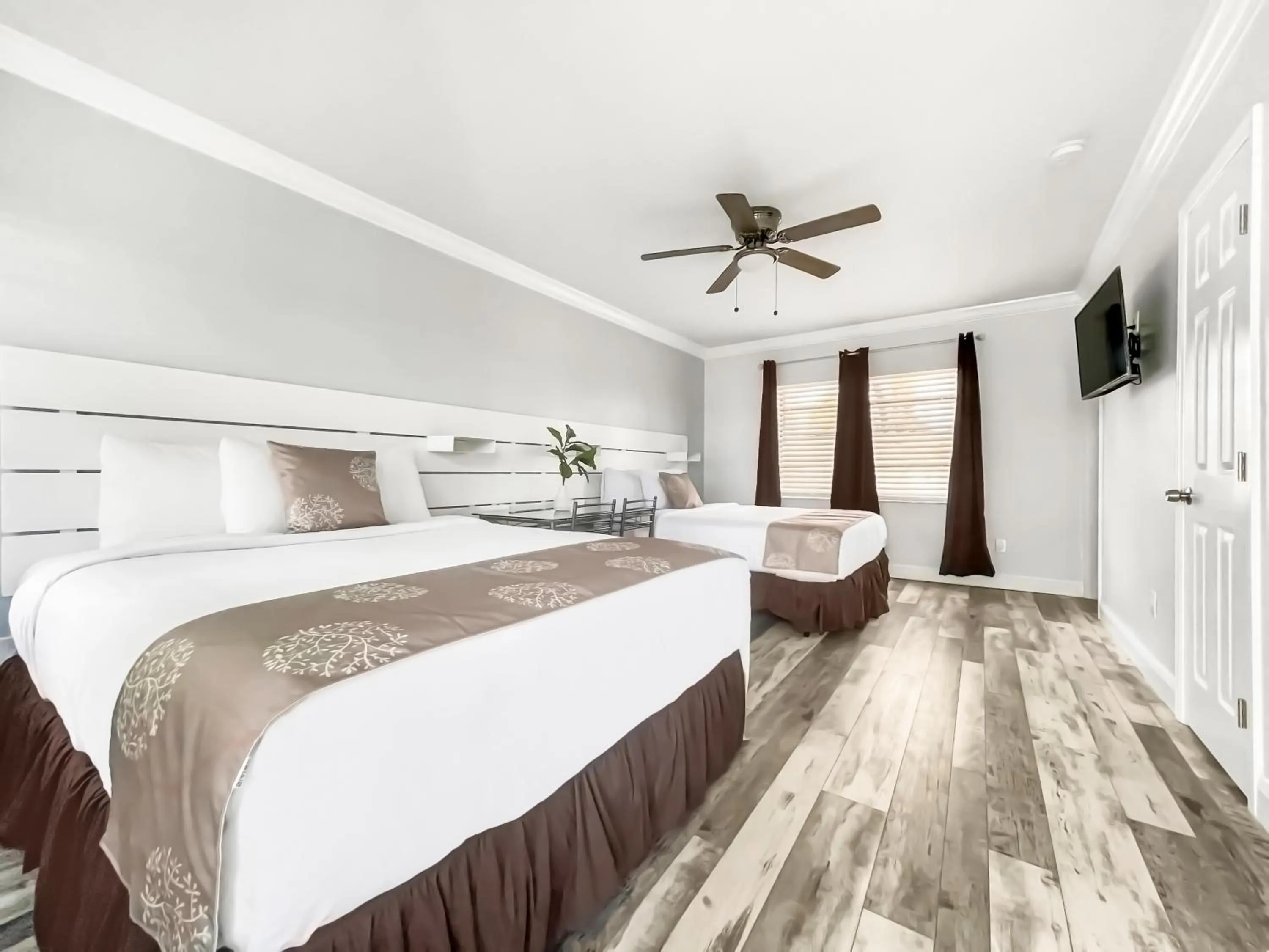 Deluxe Double Room with Side Sea View in Neptune Oceanfront Rentals