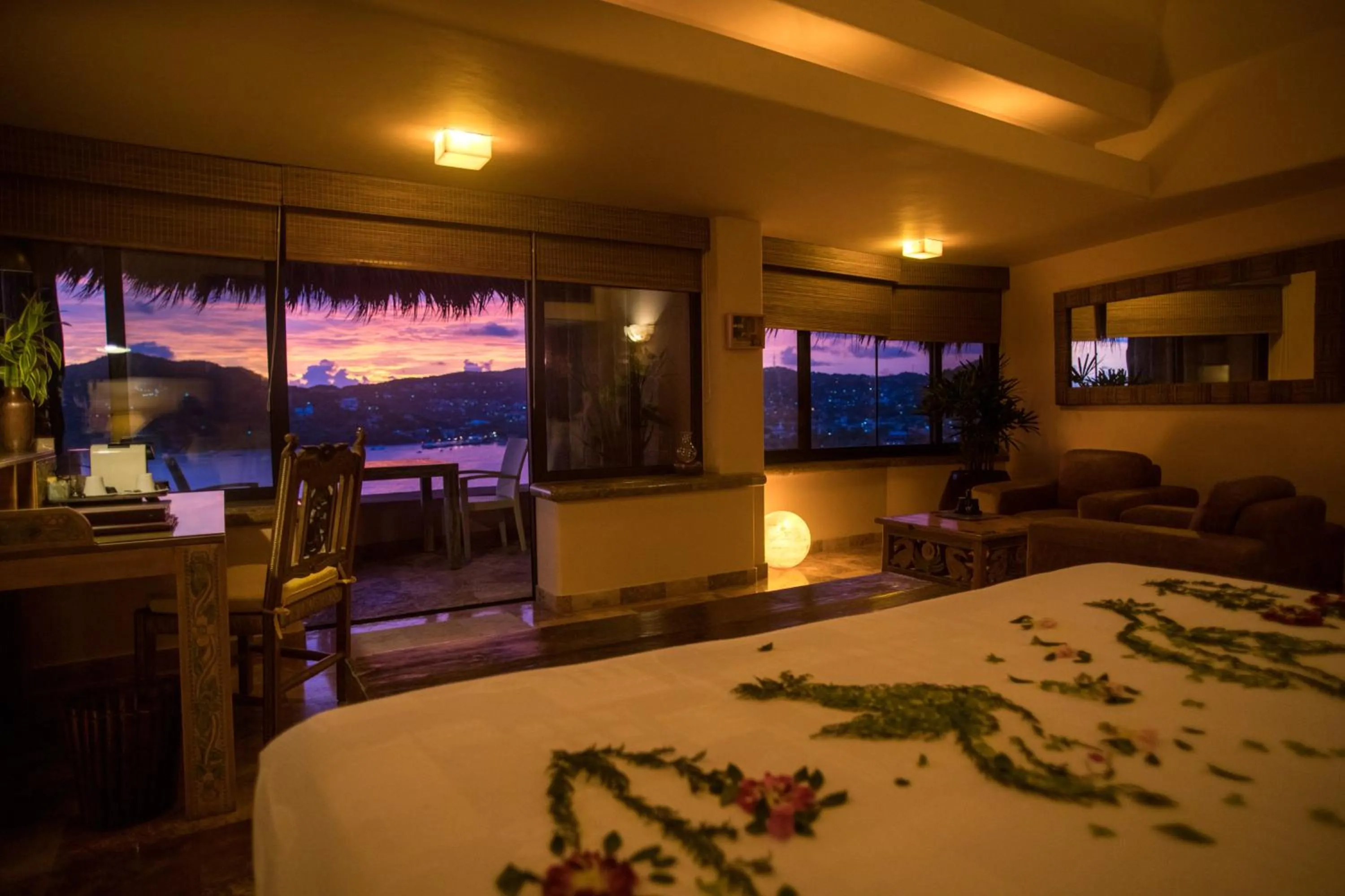 Owner Suite Oceanfront in La Casa Que Canta