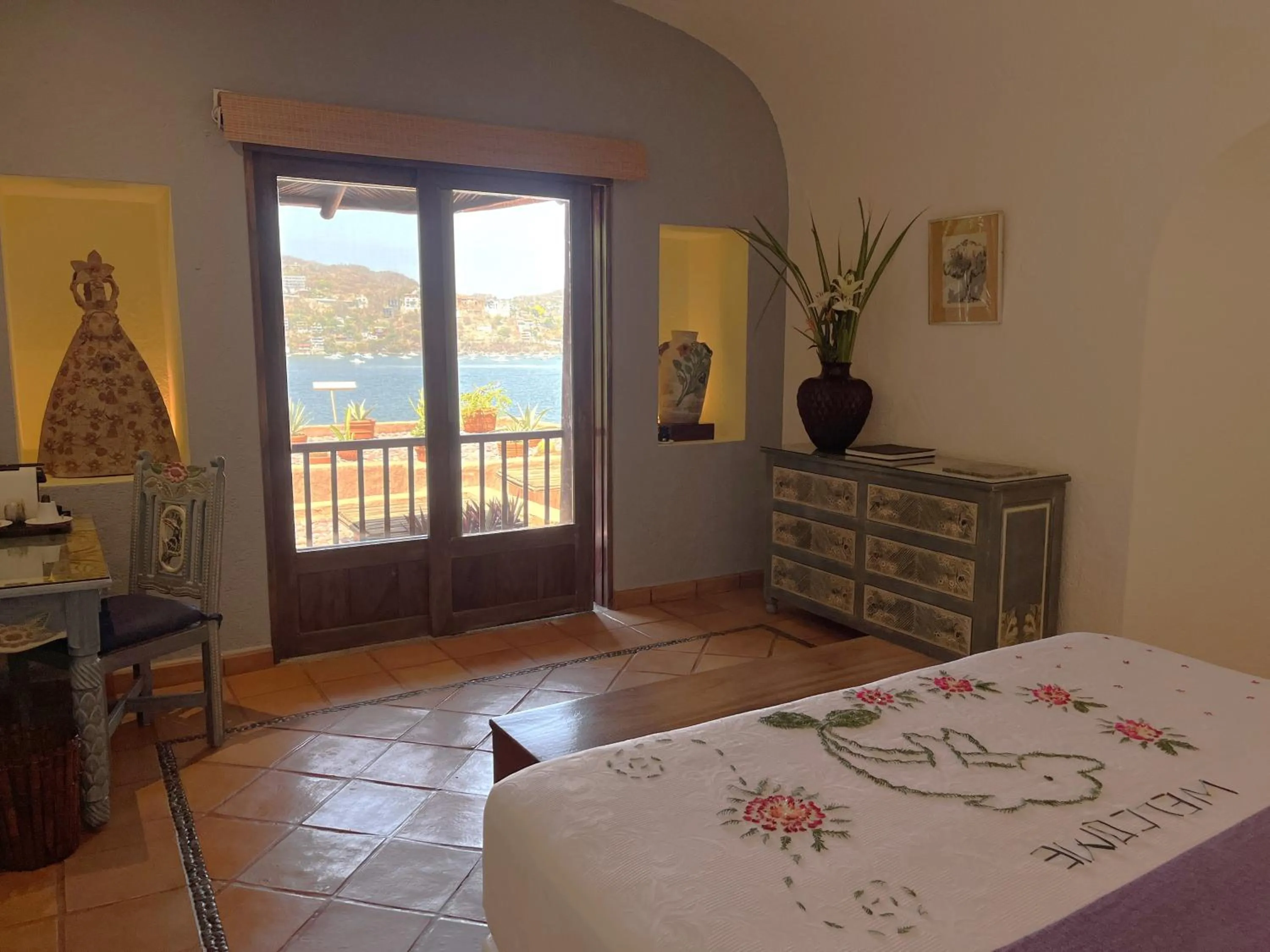 Master Pool Suite Oceanfront in La Casa Que Canta