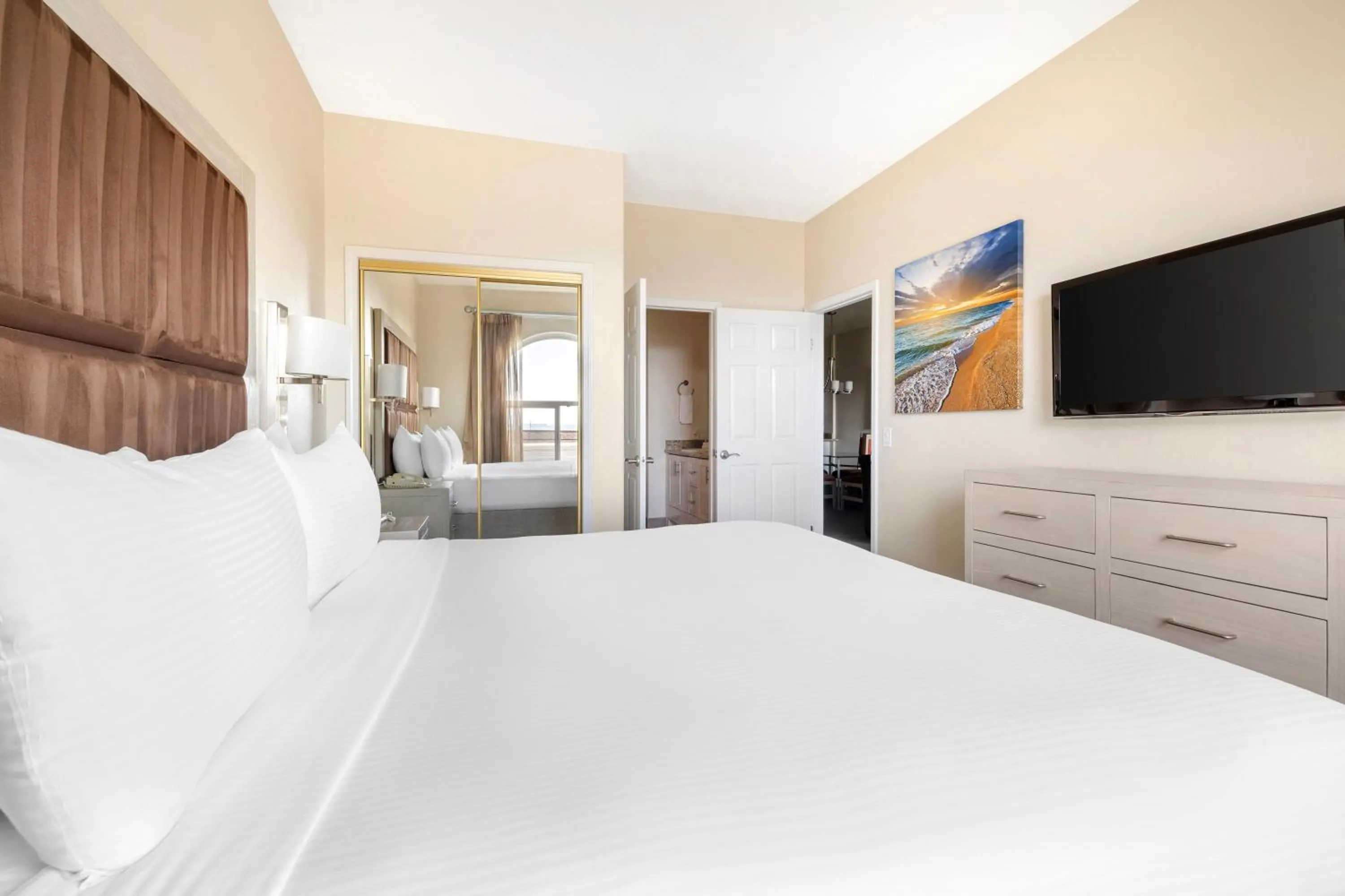 Two-Bedroom King Room with Two Twin Beds and Bath Tub - Ocean View in Hilton Vacation Club Riviera Beach & Shores