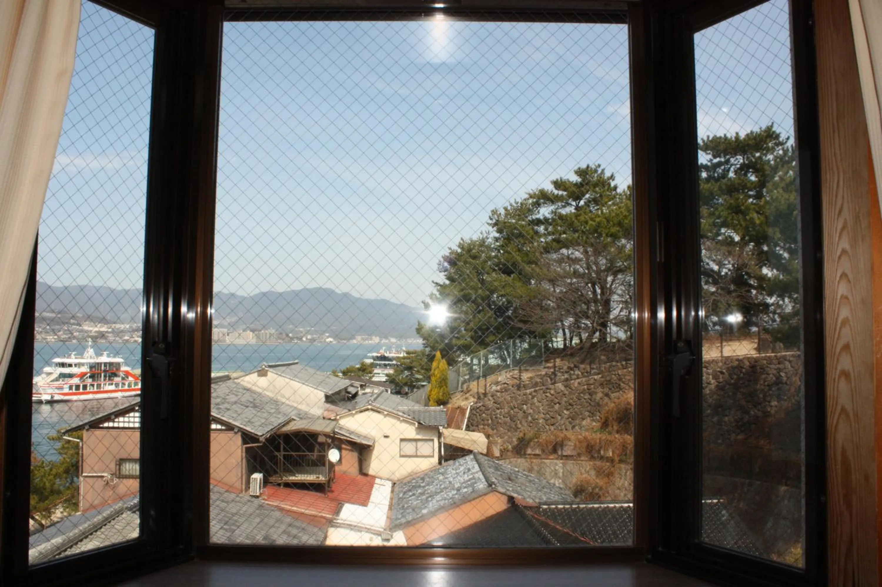 Japanese-Style Room with Mountain View and Shared Bathroom in Sakuraya
