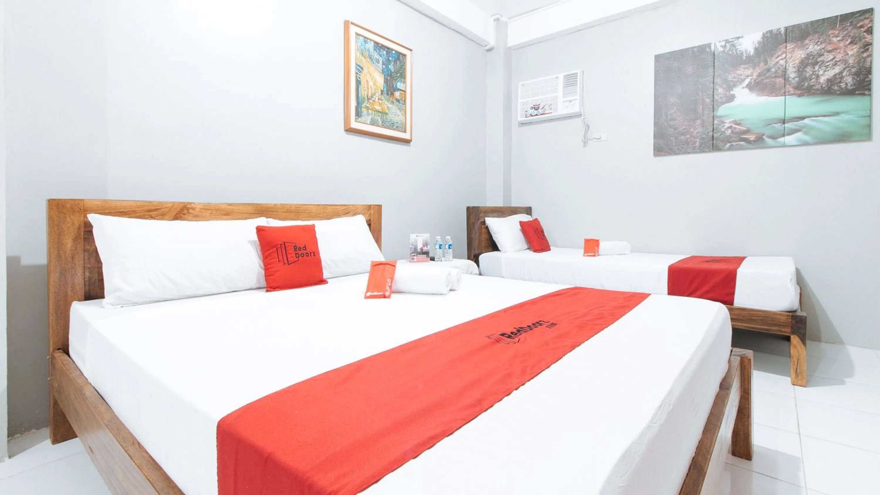 Family Room in RedDoorz @ Greenview Hotel and Restobar Masbate