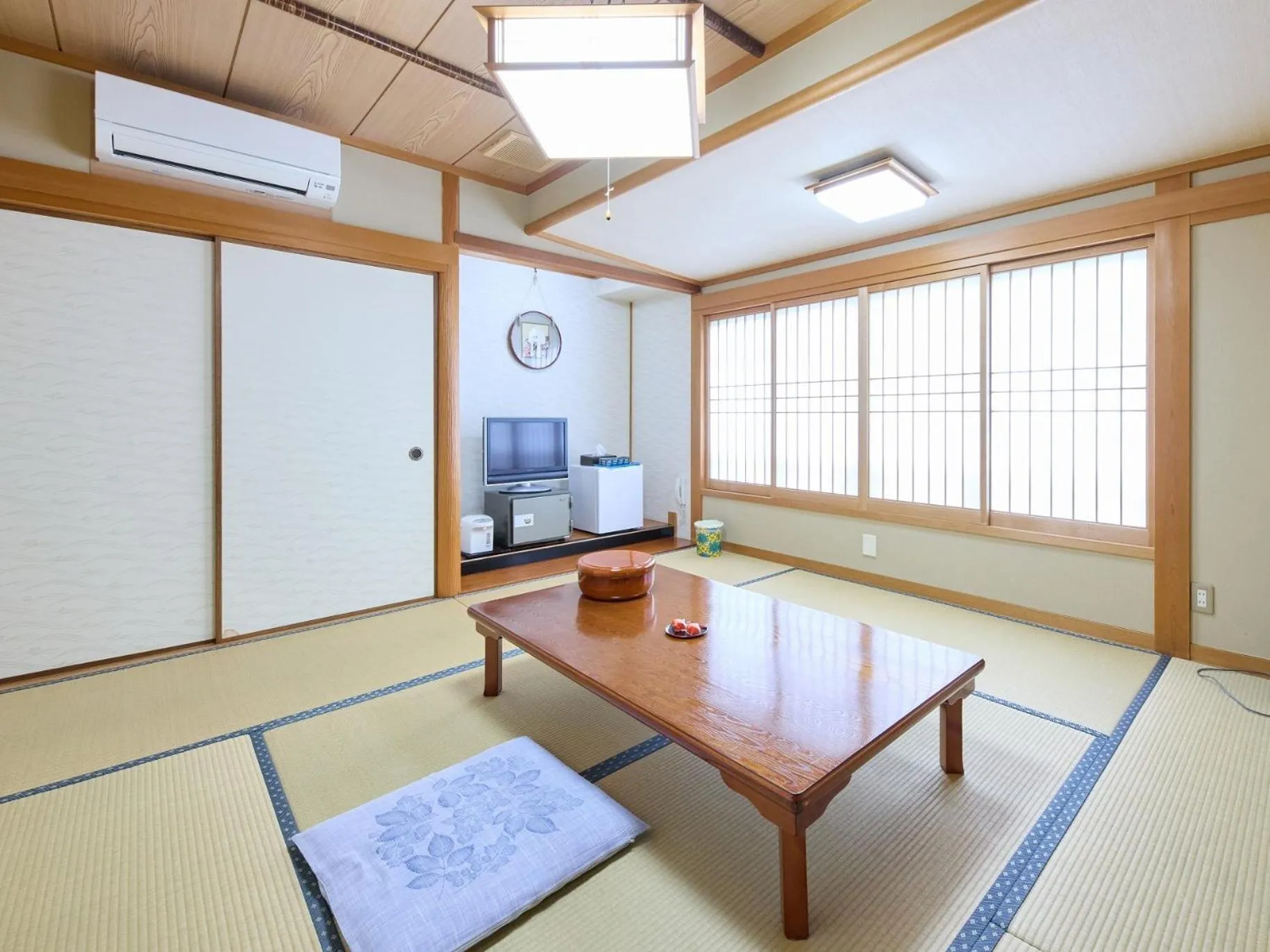 Standard Twin Room with Shared Bathroom - single occupancy in Yodoya