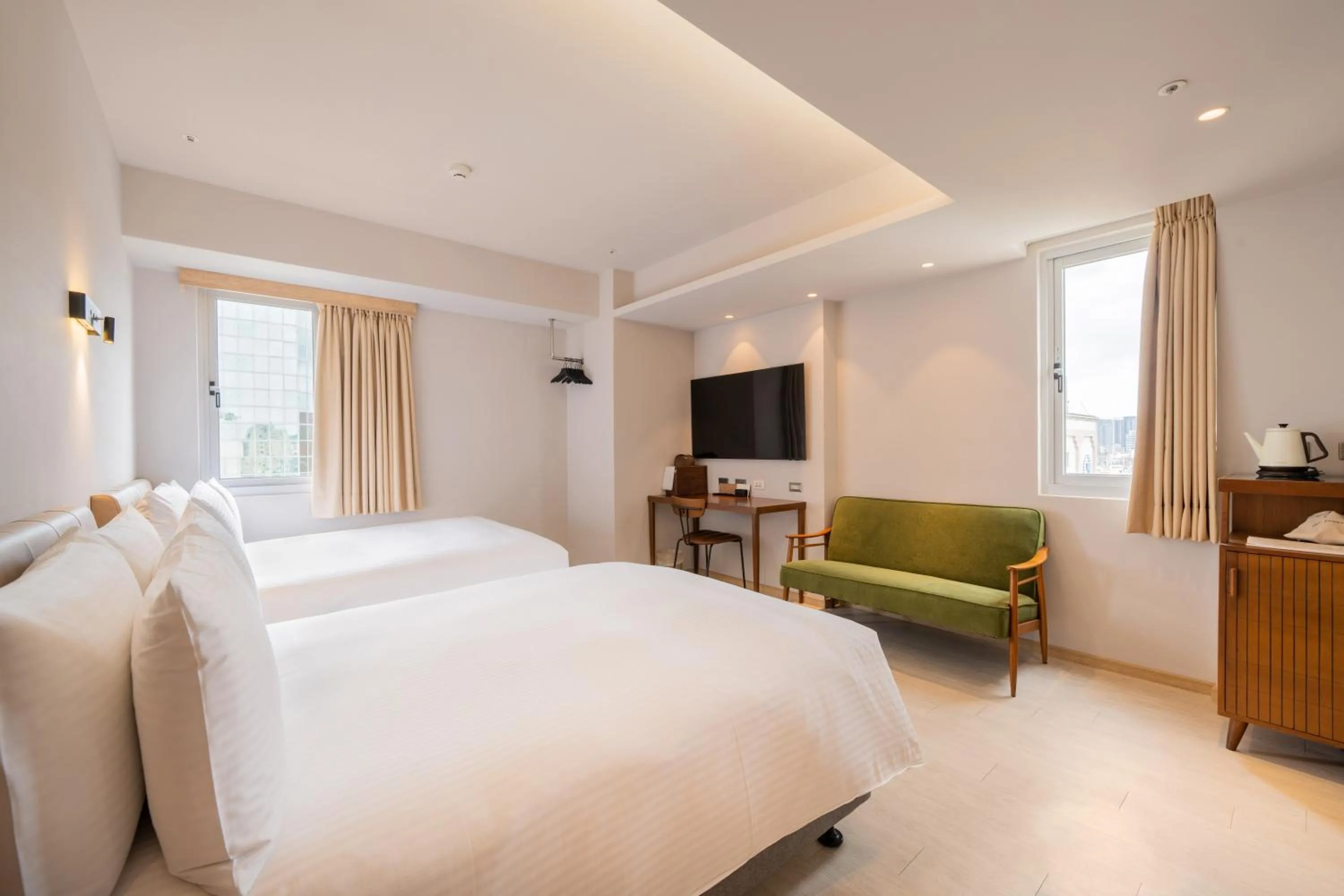 Deluxe Quadruple Room in Inns Hotel