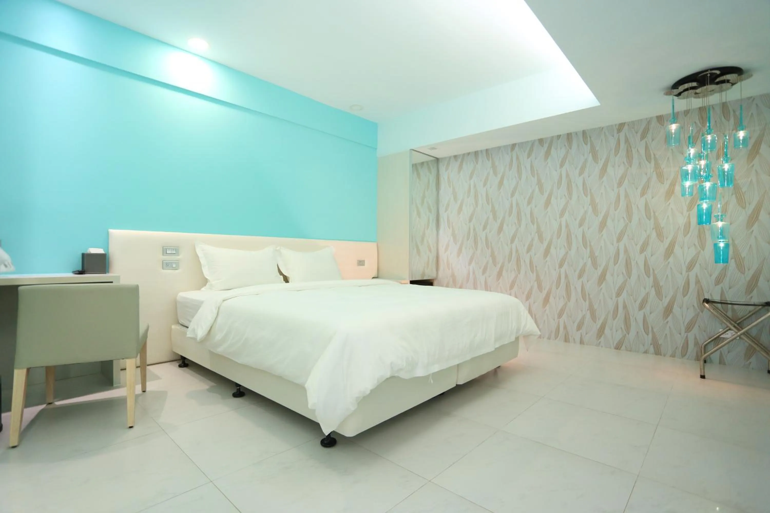 Standard Double Room (No Window) in The Fantasy Apartment