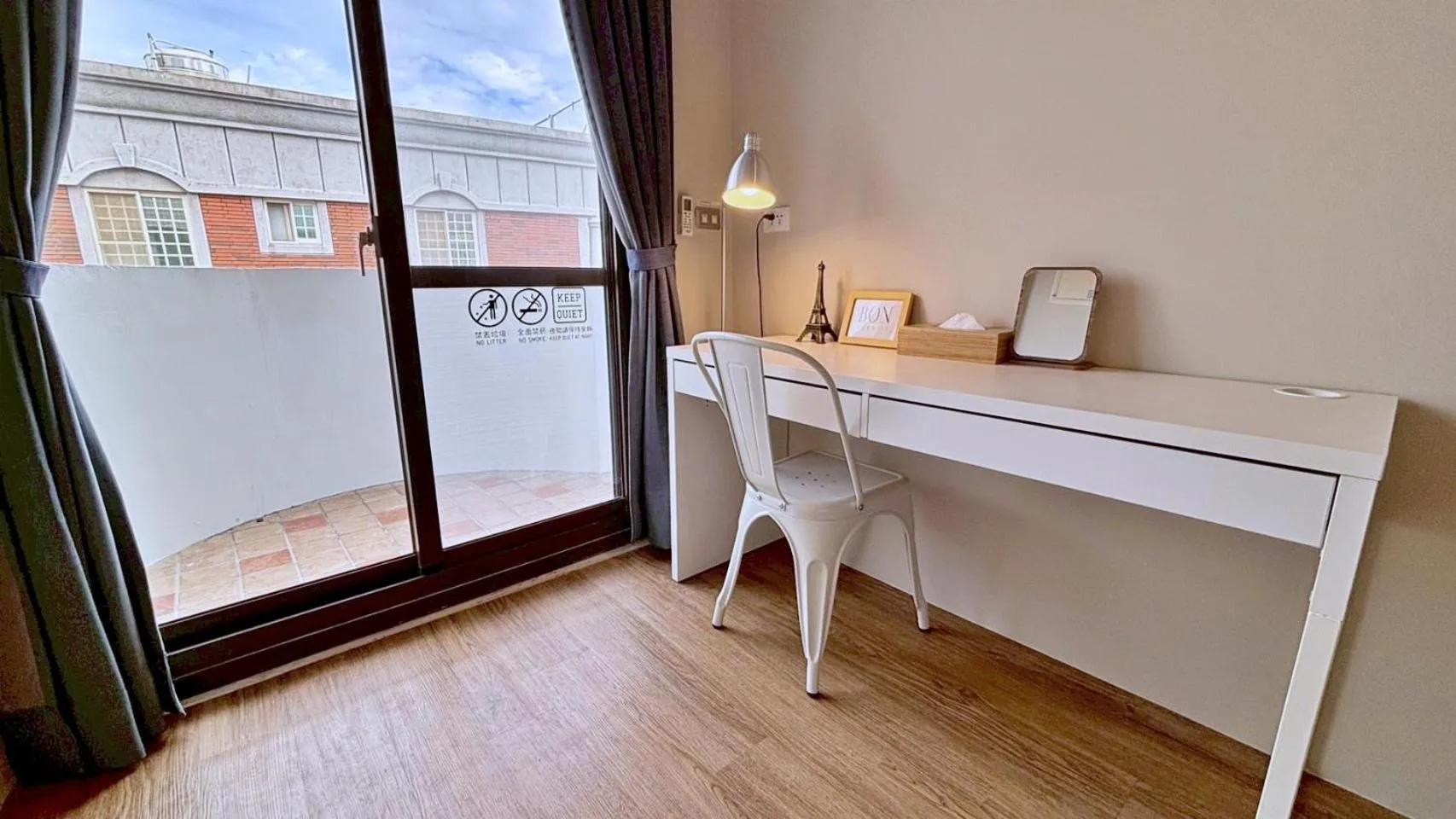 Economy Single Room with Shared Bathroom and Toilet in Cozy House Hostel