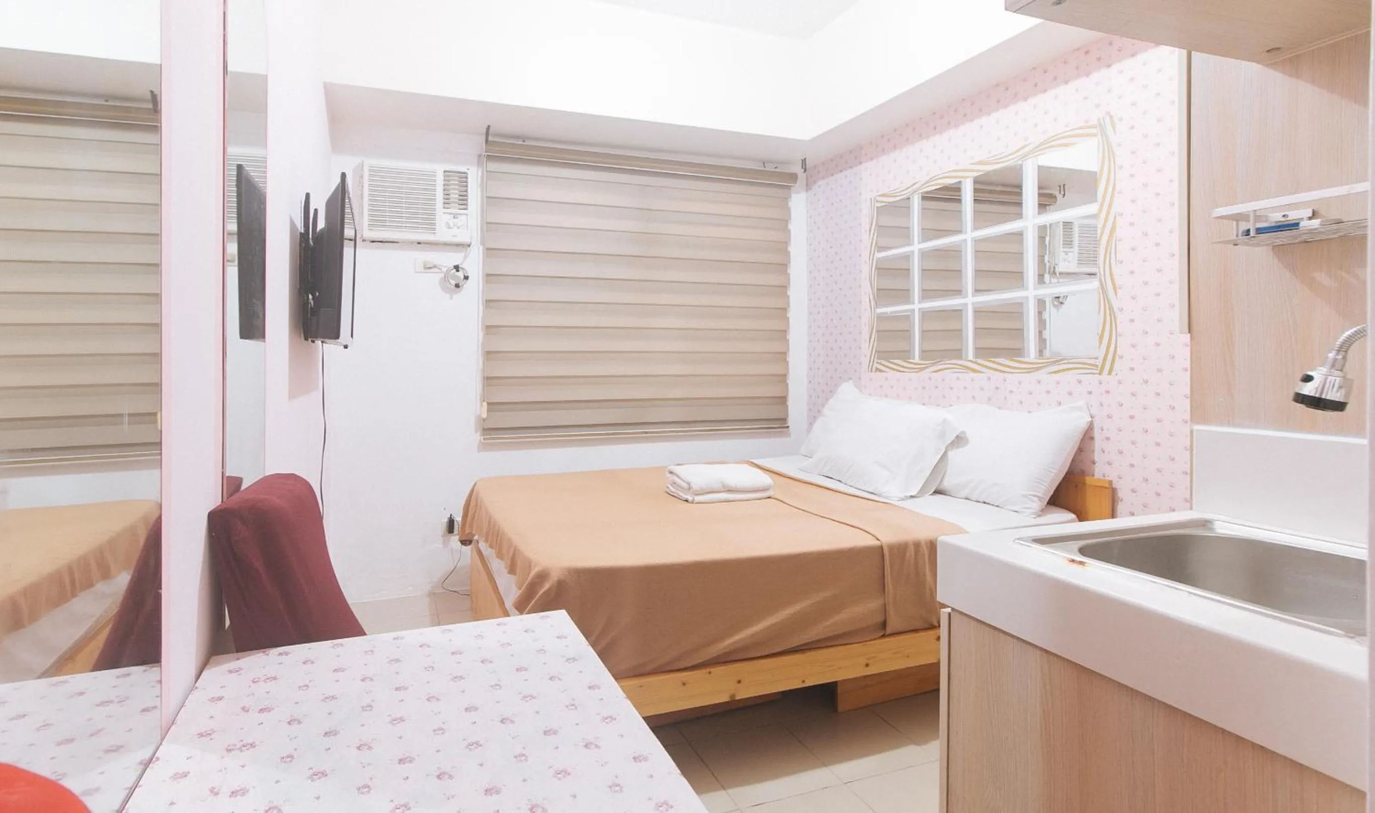 Standard Double Room in Eimy's Place at Urban Deca Mandaluyong by RedDoorz