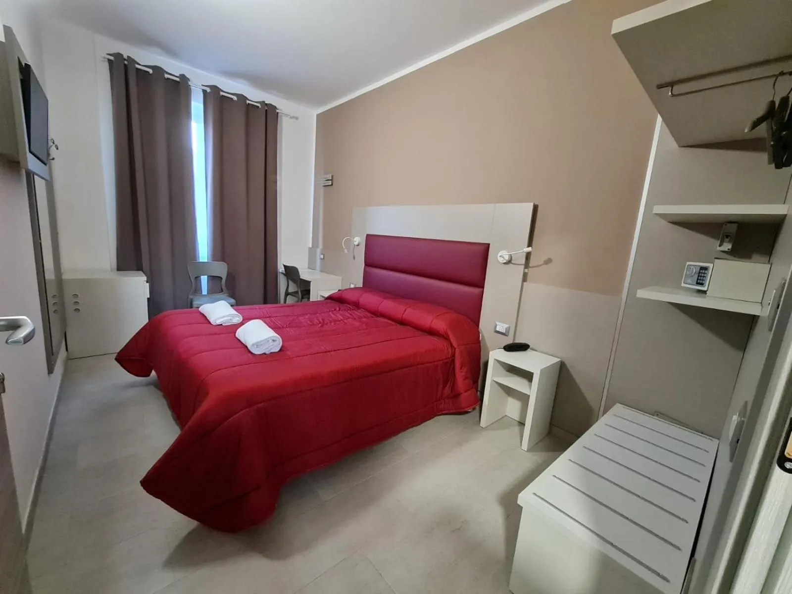 Double Room with Private Bathroom in Hotel City 20