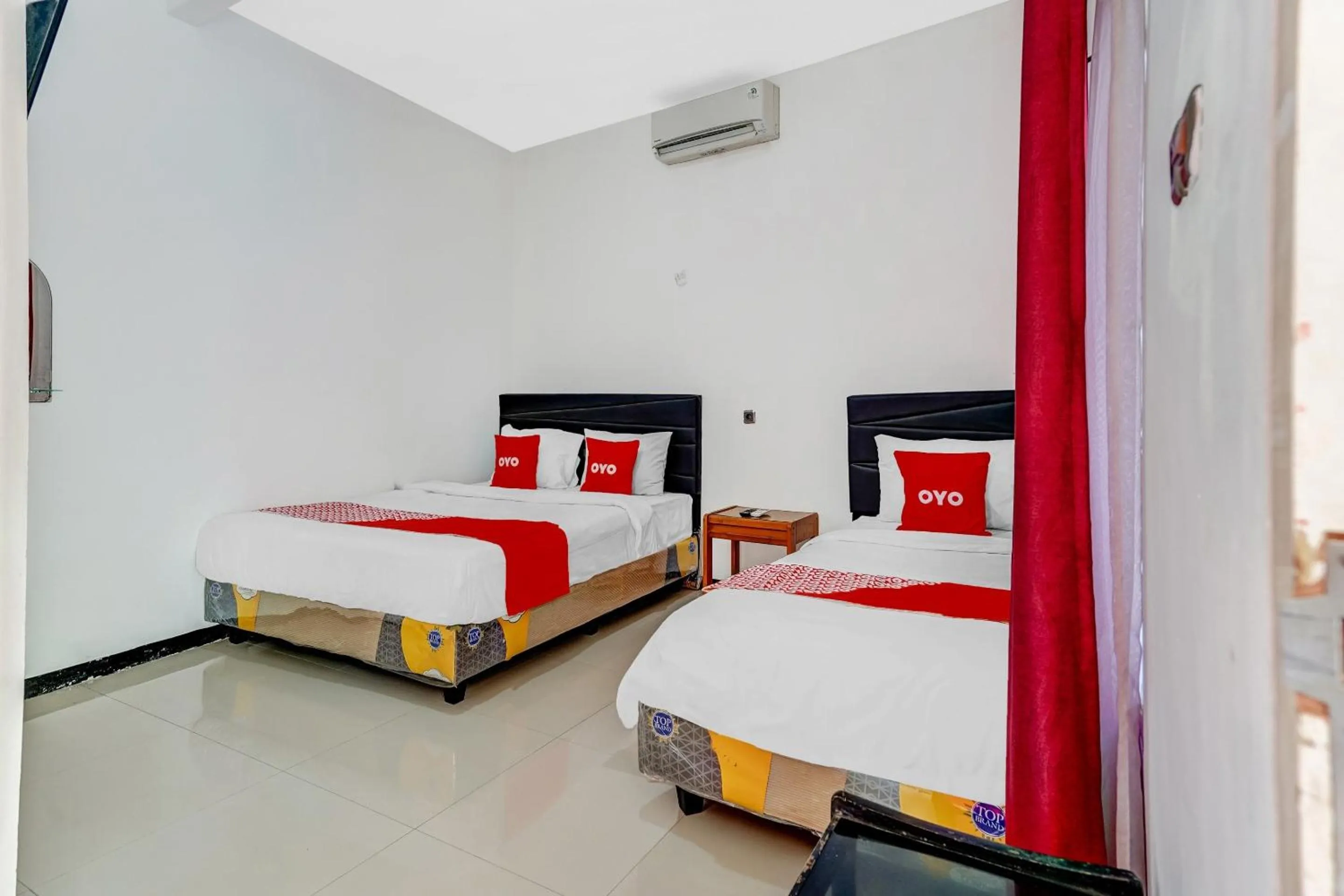 Deluxe Family Room in Hotel O Kalimantan Surabaya Syariah