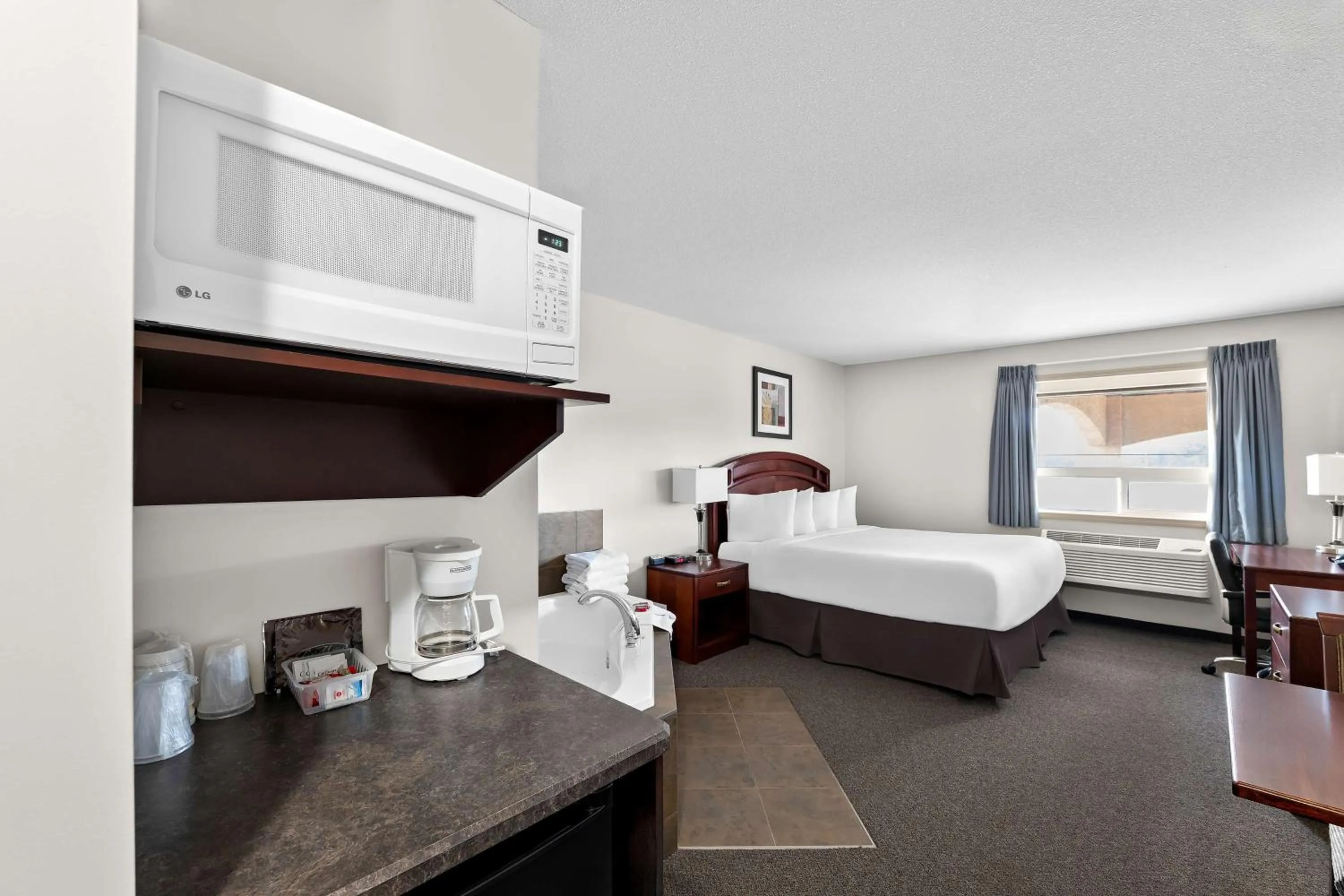 King Suite in SureStay Plus Hotel by Best Western Hardisty