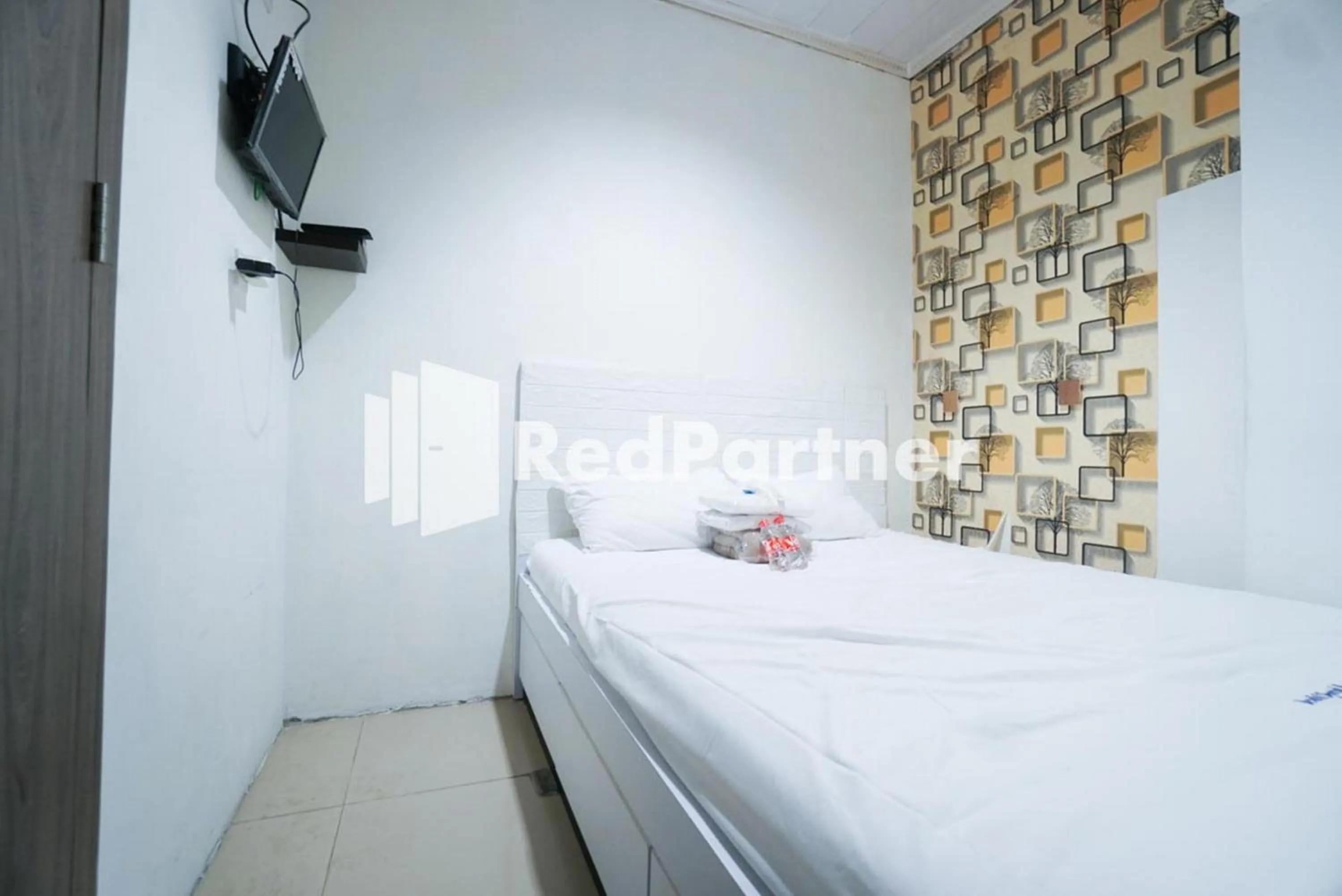 Deluxe Room in Eascot Hotel Mitra RedDoorz