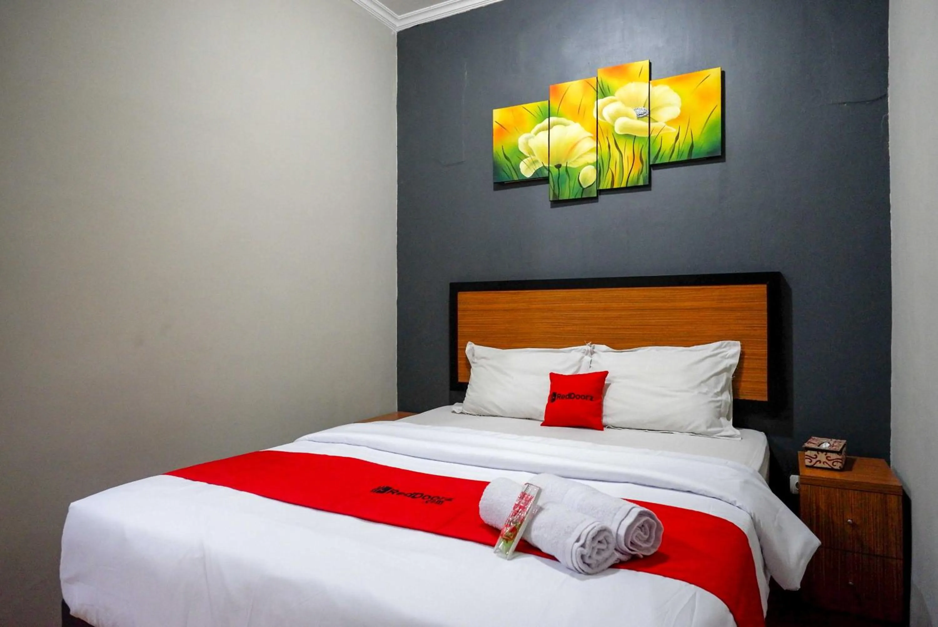 Superior Double Room in RedDoorz Plus near Amplaz Yogyakarta