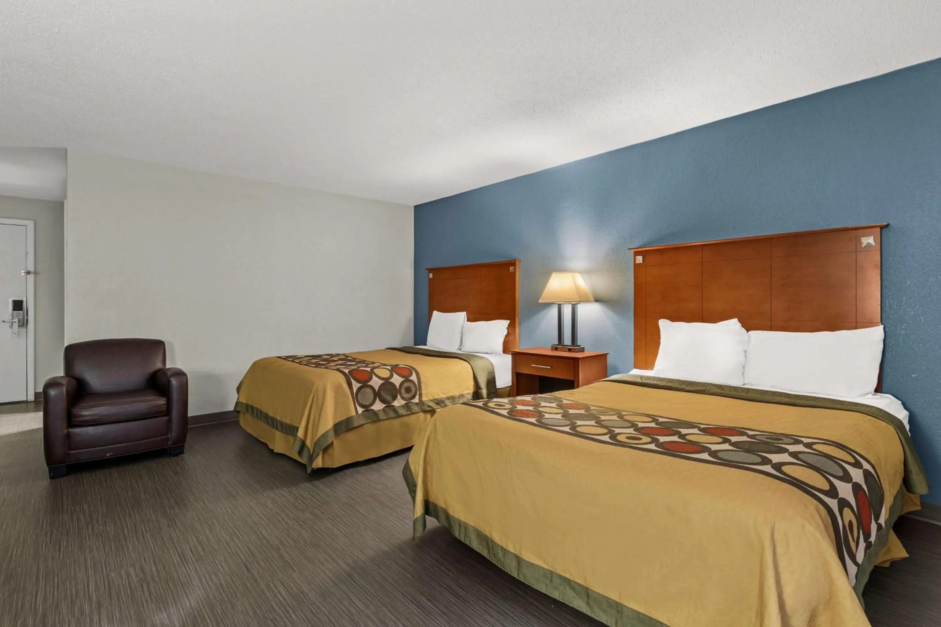 2 Double Beds Non Smoking in Americas Best Value Inn Carlisle