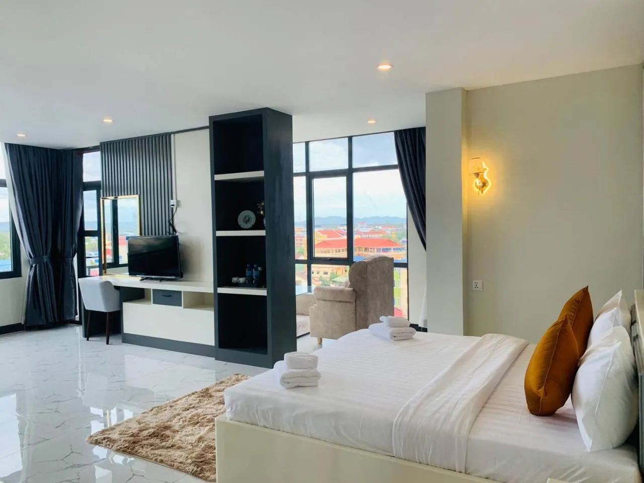 Suite with Balcony in Kampot Sunny Hotel